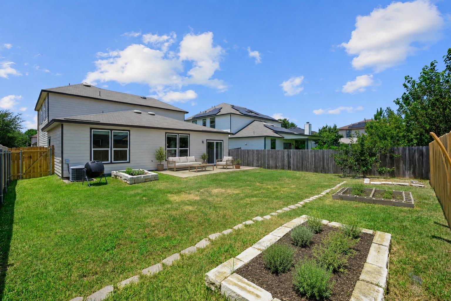 2215 McCombs ST — photo 5