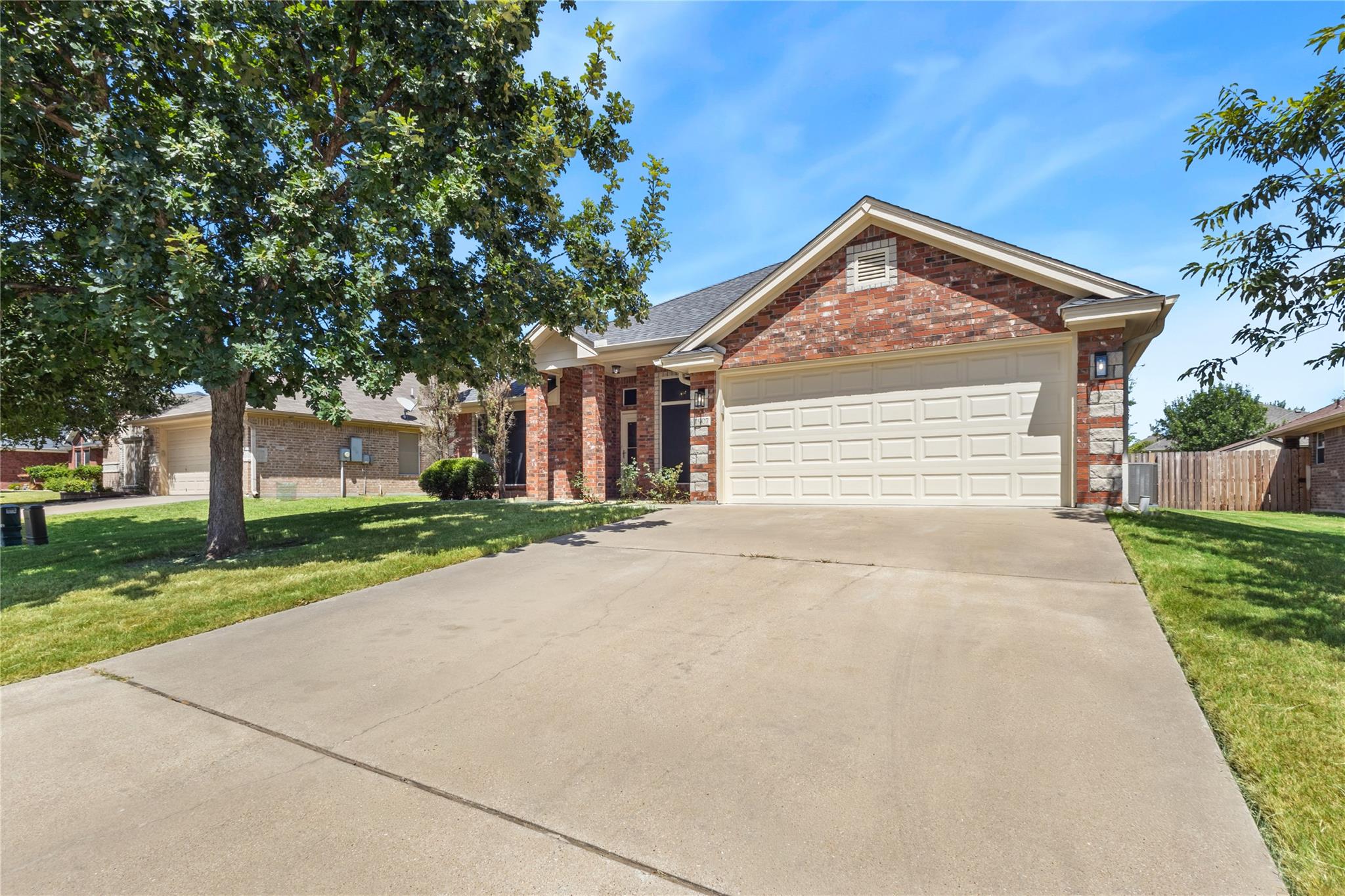 1907 Guinevere LN — photo 3