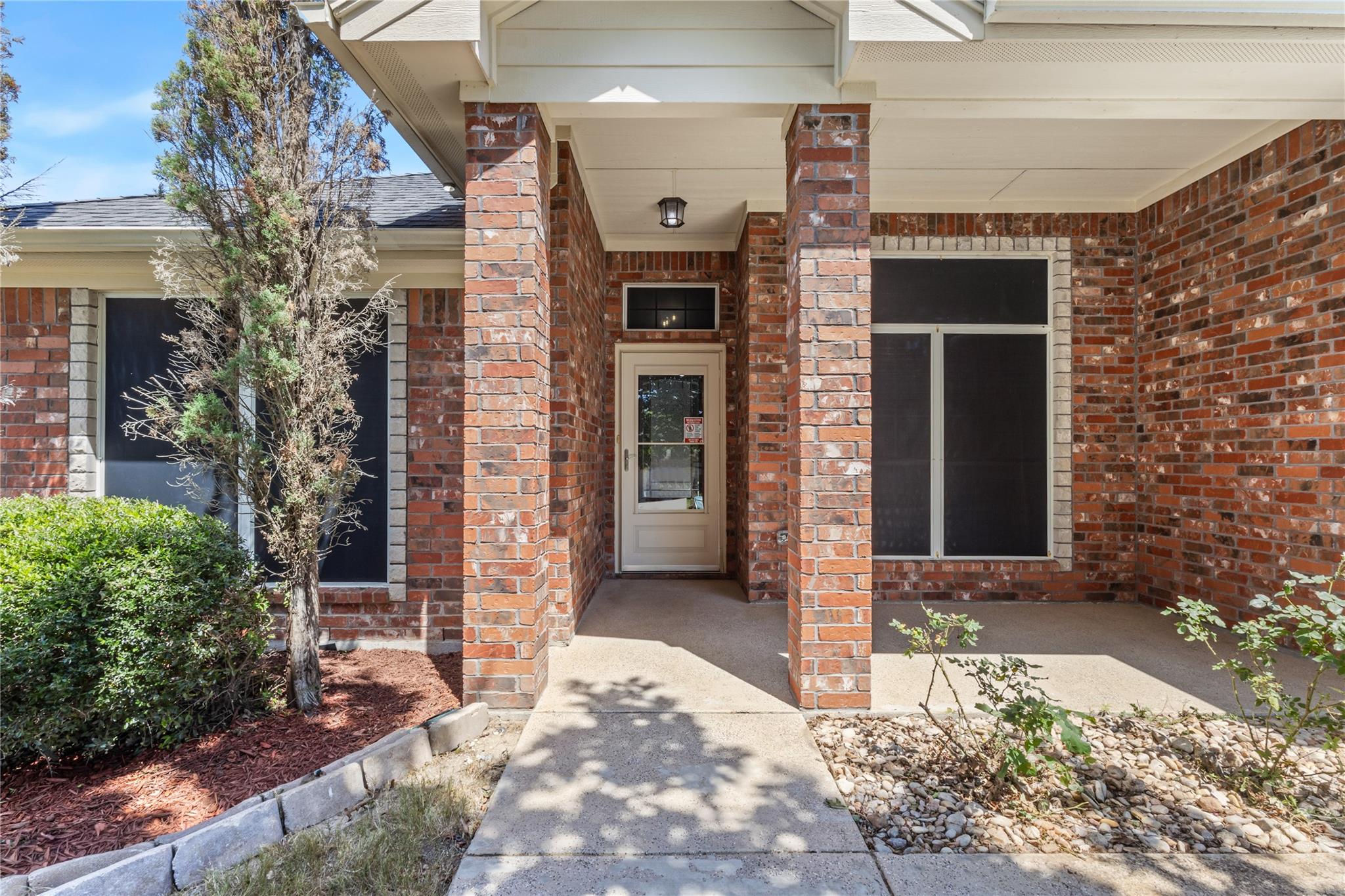 1907 Guinevere LN — photo 4