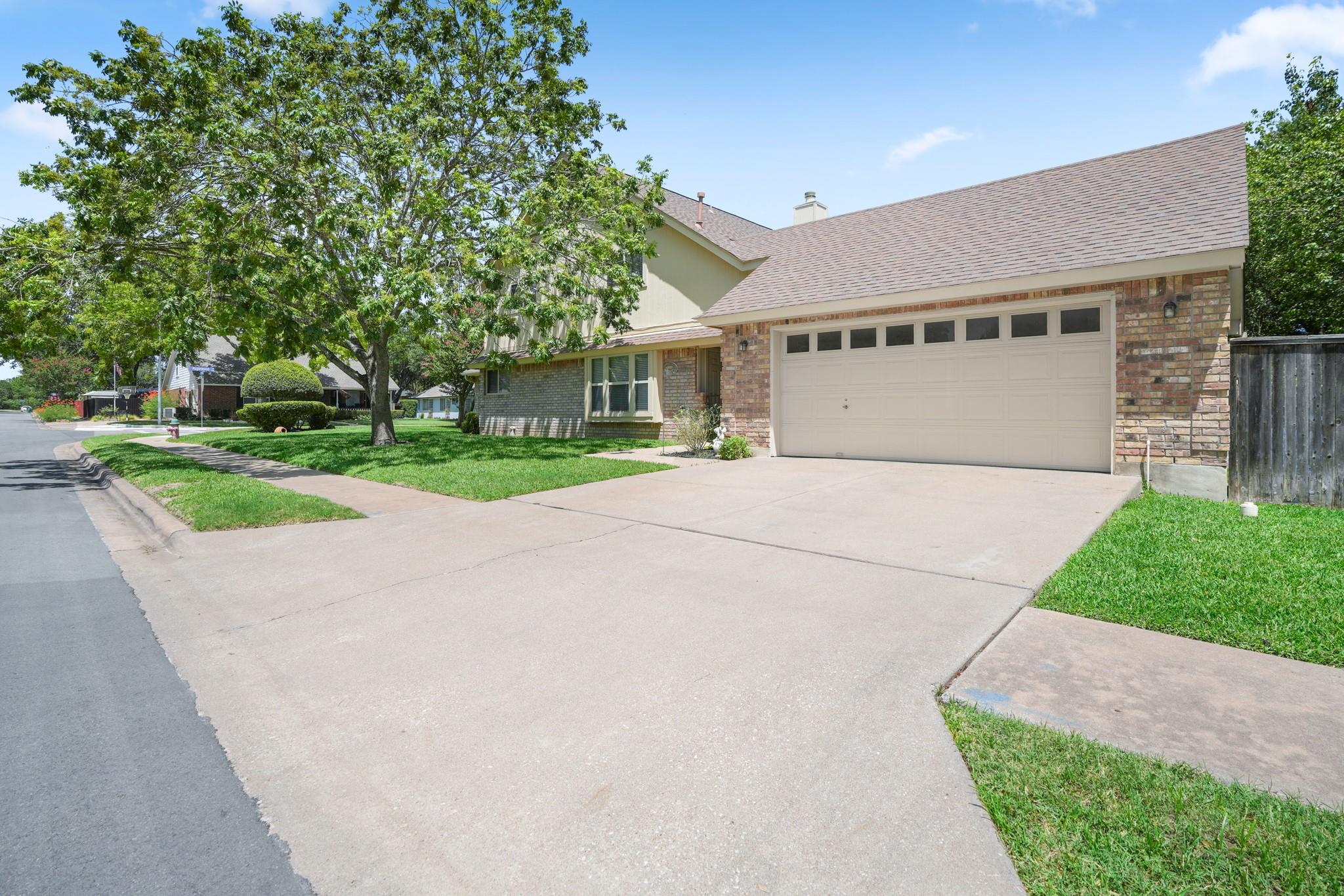 601 Maplewood CIR — photo 3