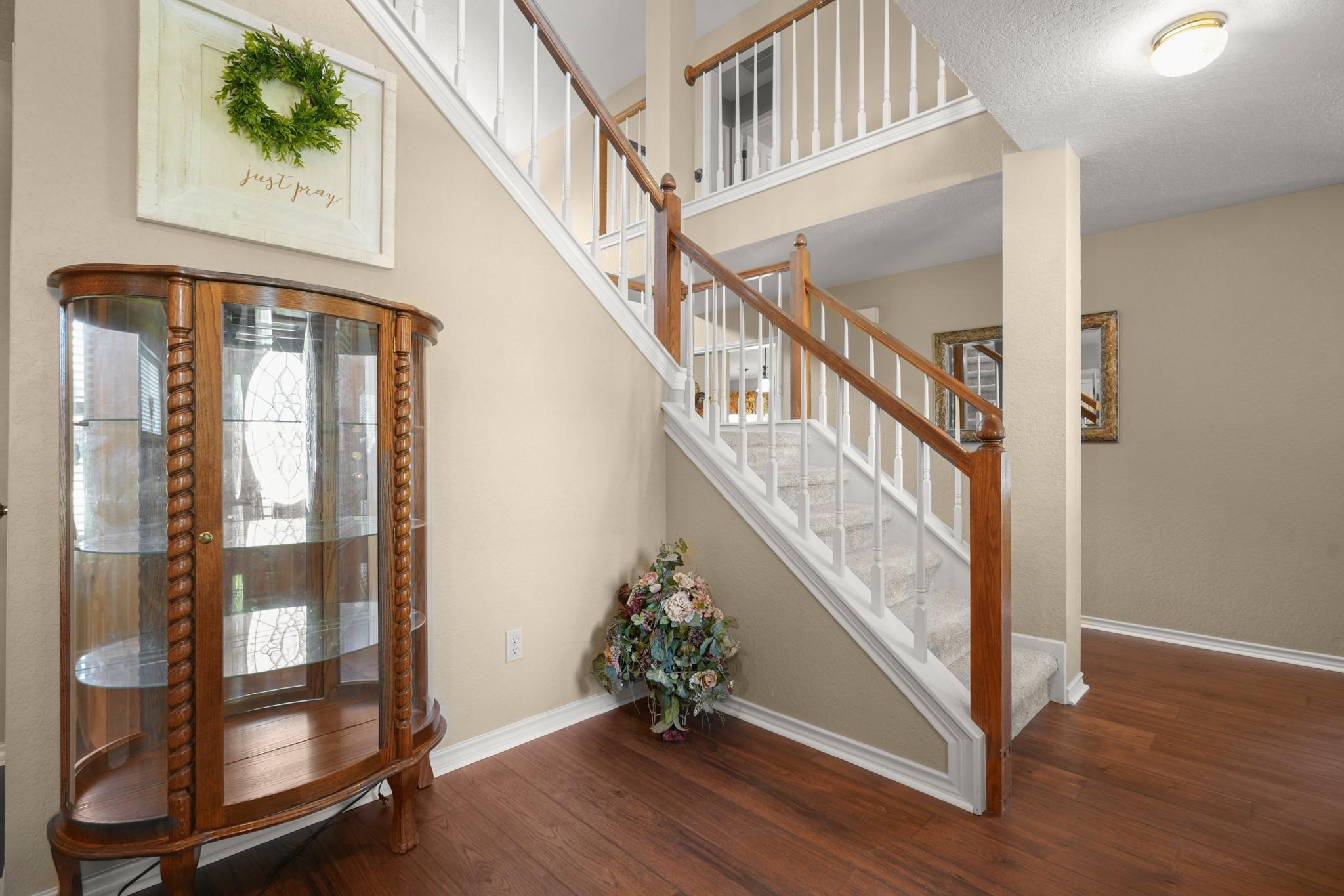 601 Maplewood CIR — photo 4