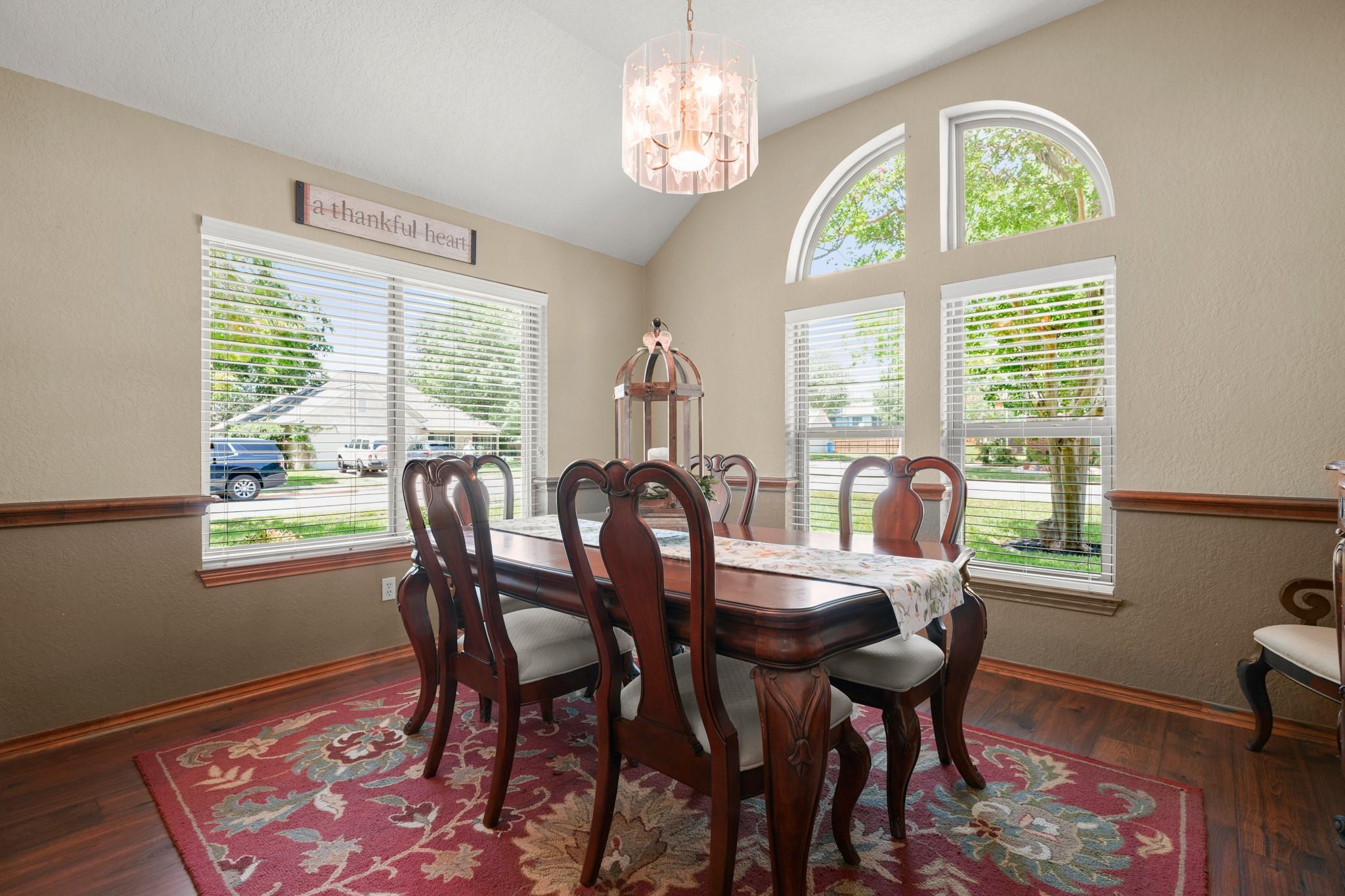601 Maplewood CIR — photo 5