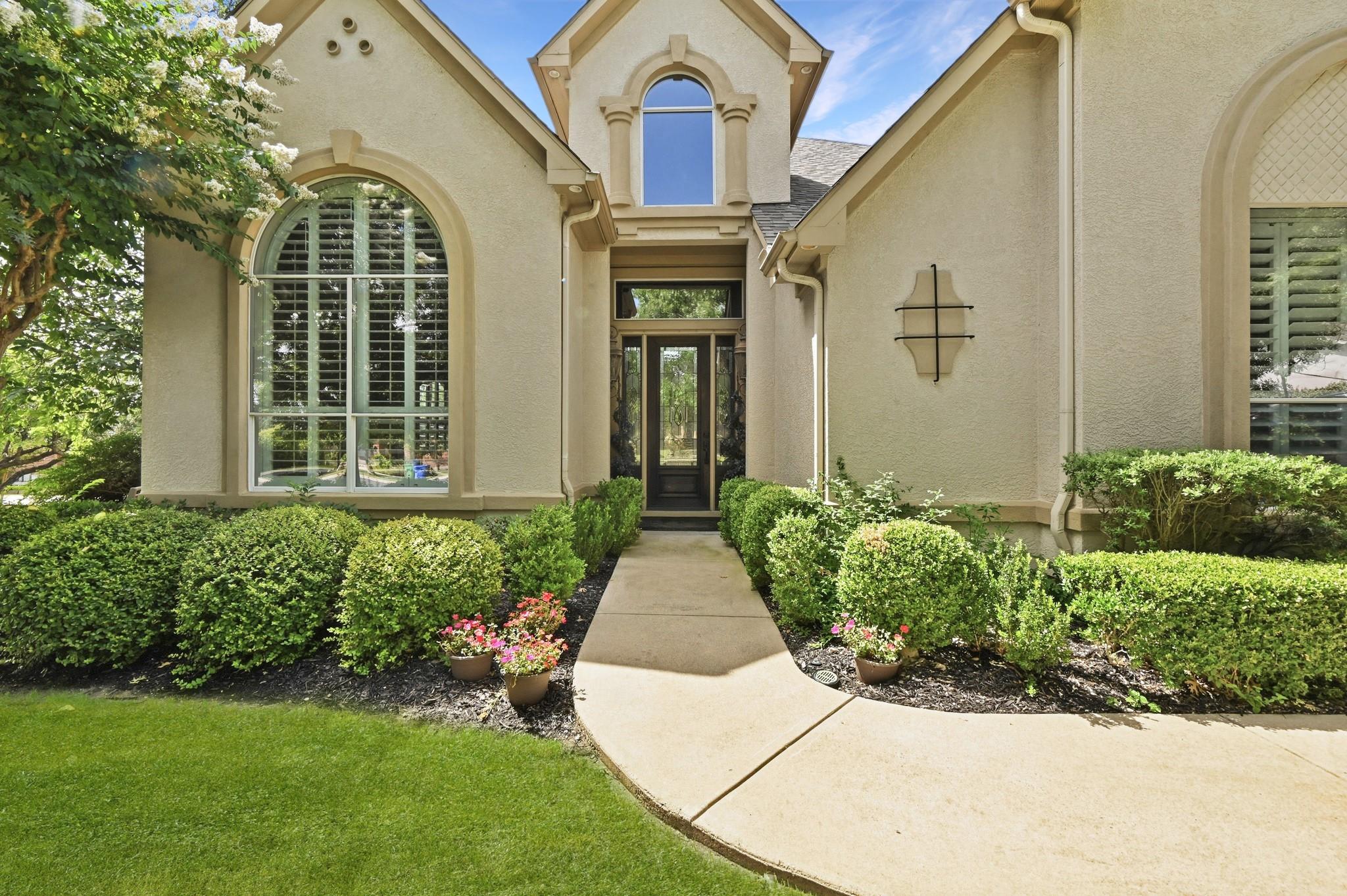 111 WHITLEY DR — photo 3