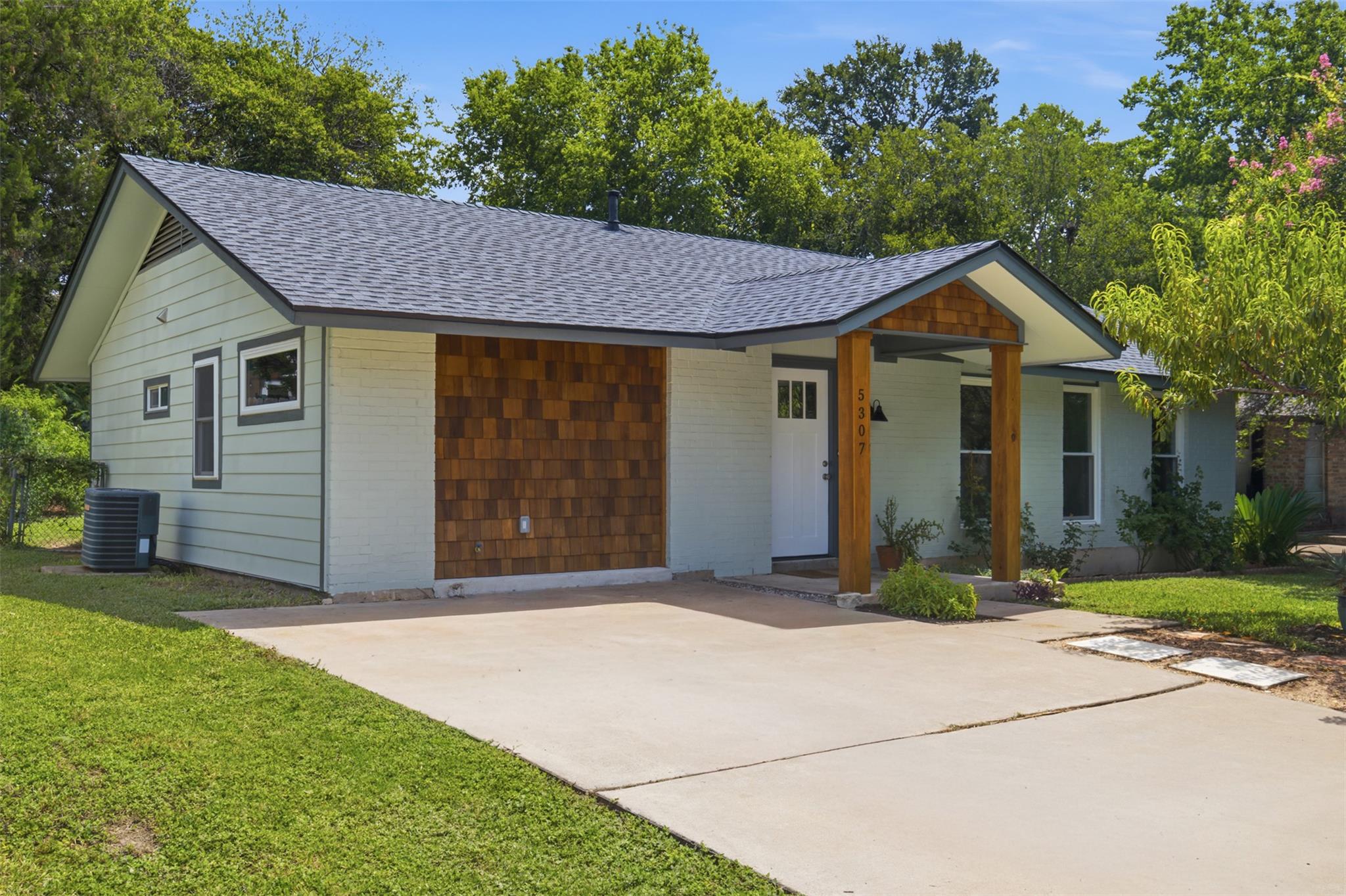 5307 King Henry DR — photo 3