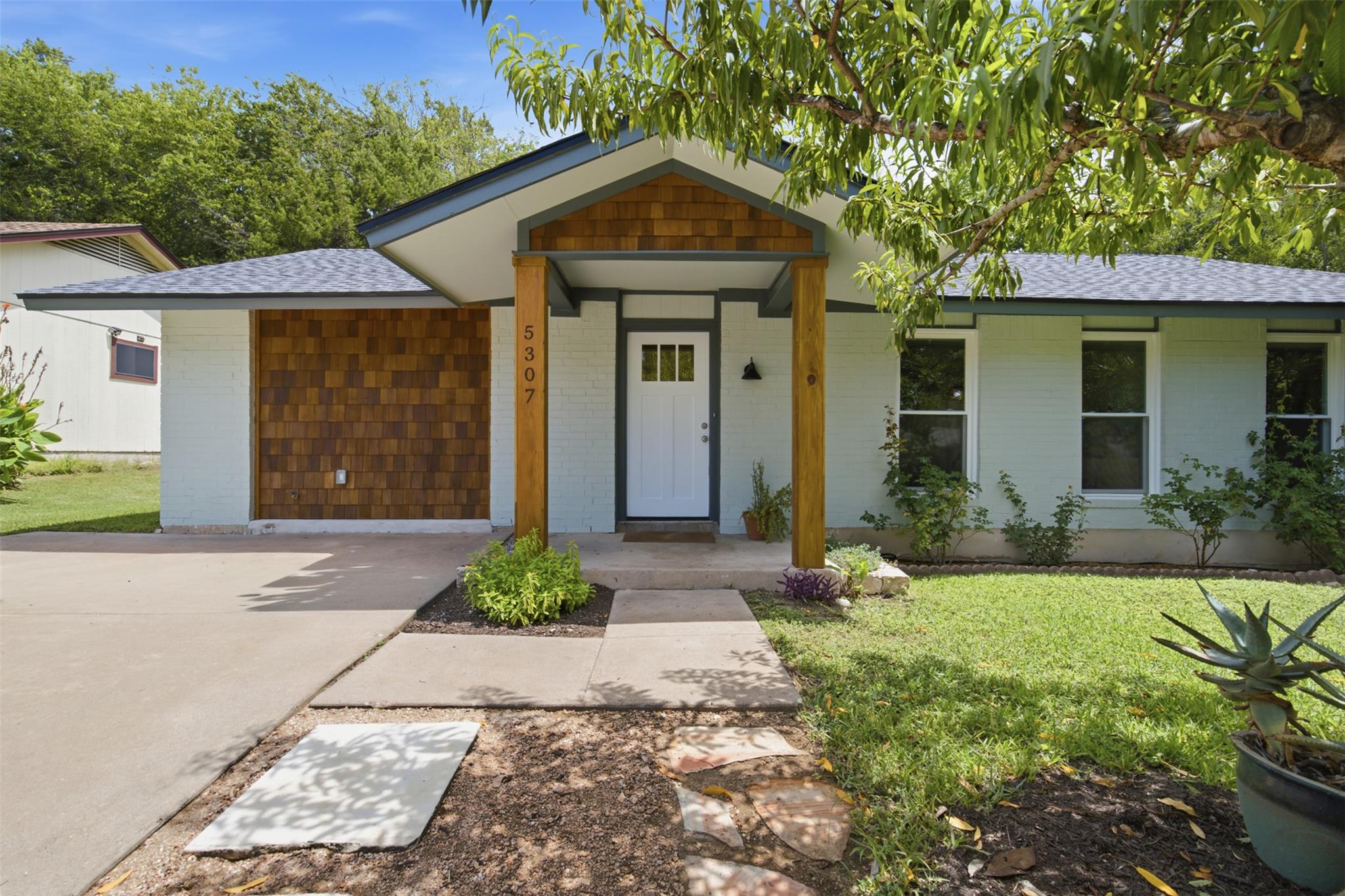 5307 King Henry DR — photo 4