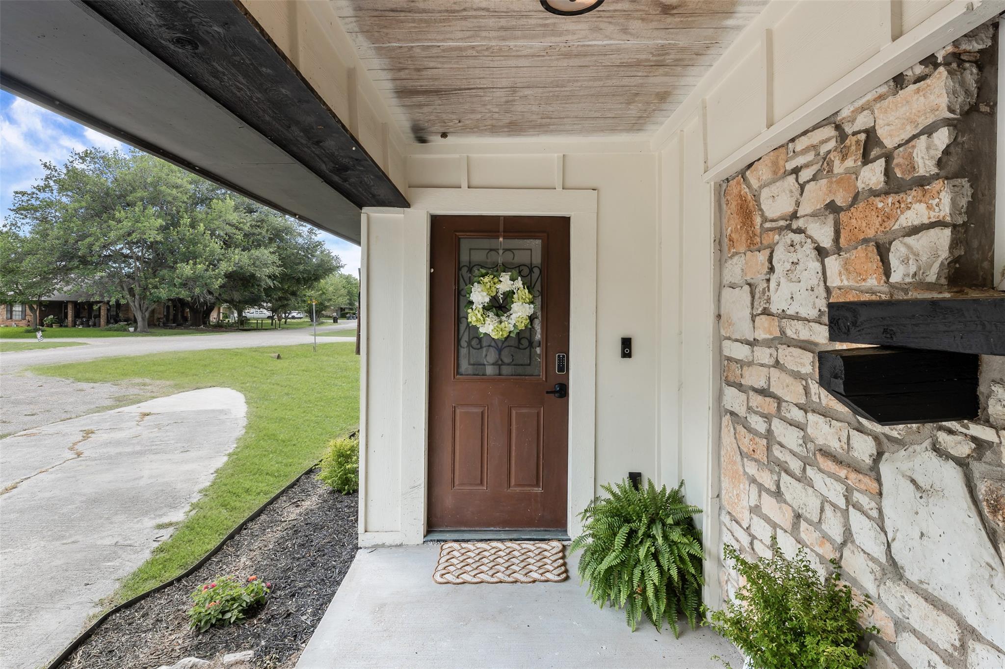 702 Sandy LN — photo 4