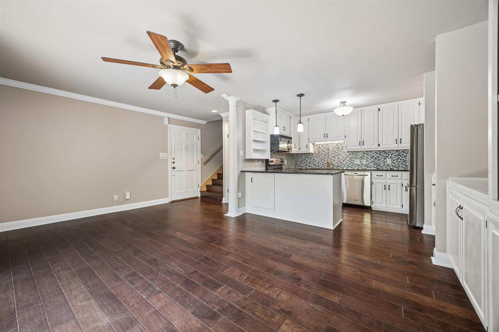 2500 Steck Ave #18 — photo 5