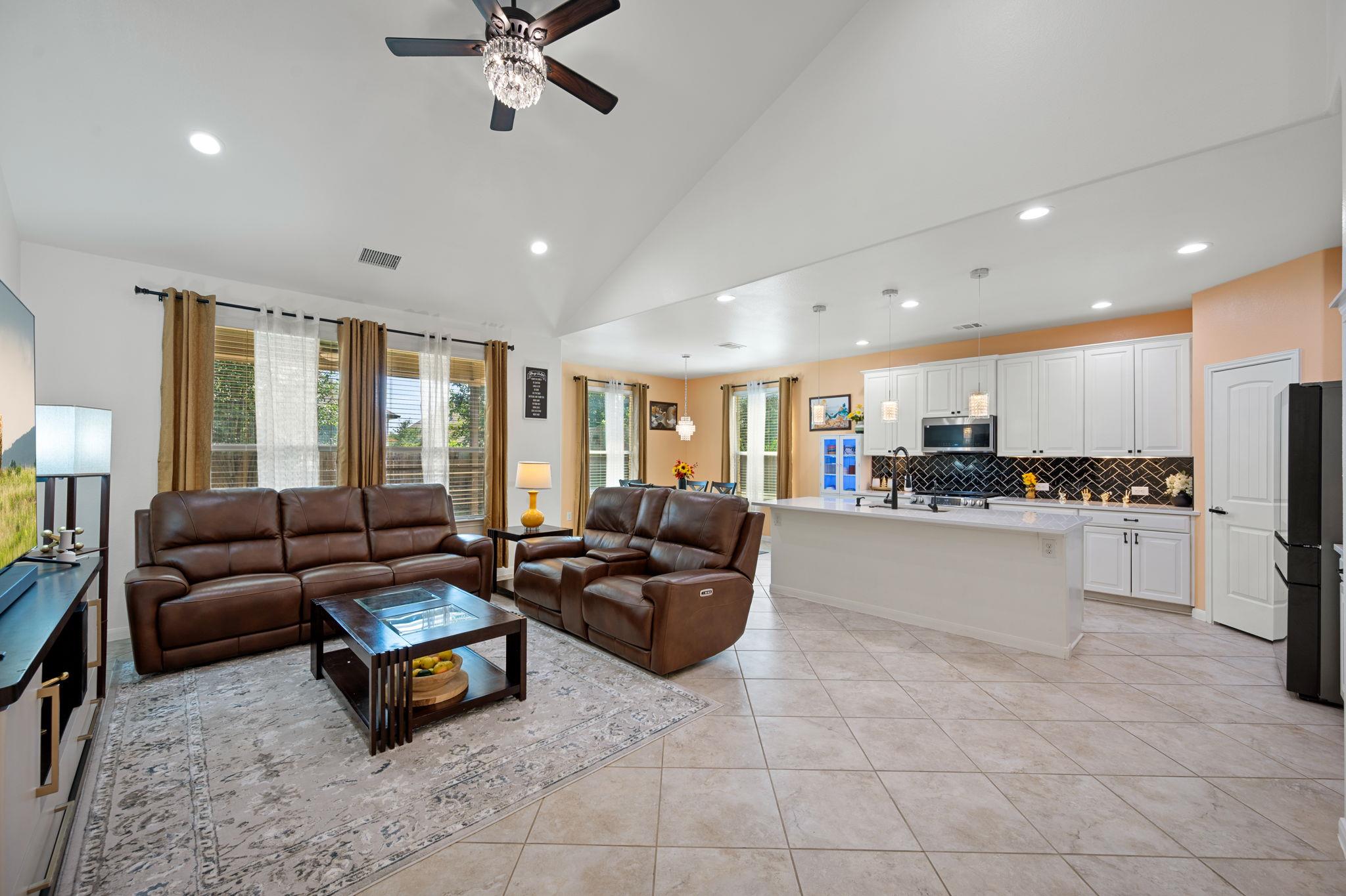 2509 Etta May LN — photo 4