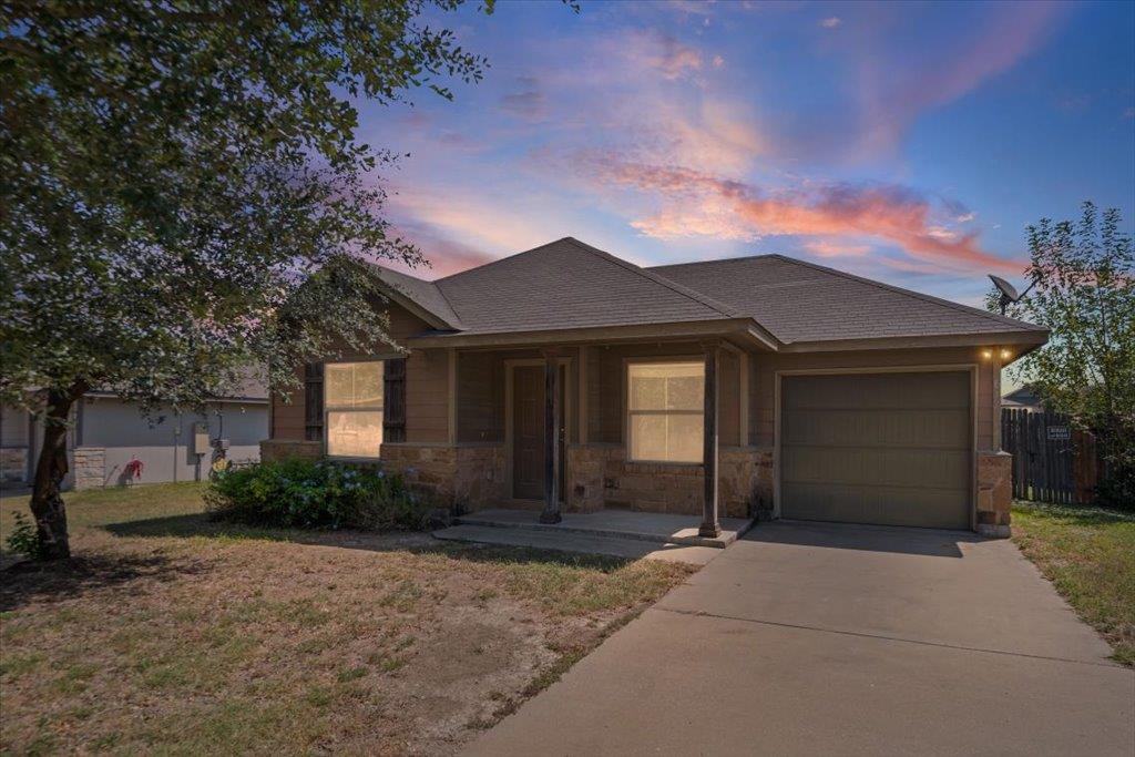 612 Amber LN