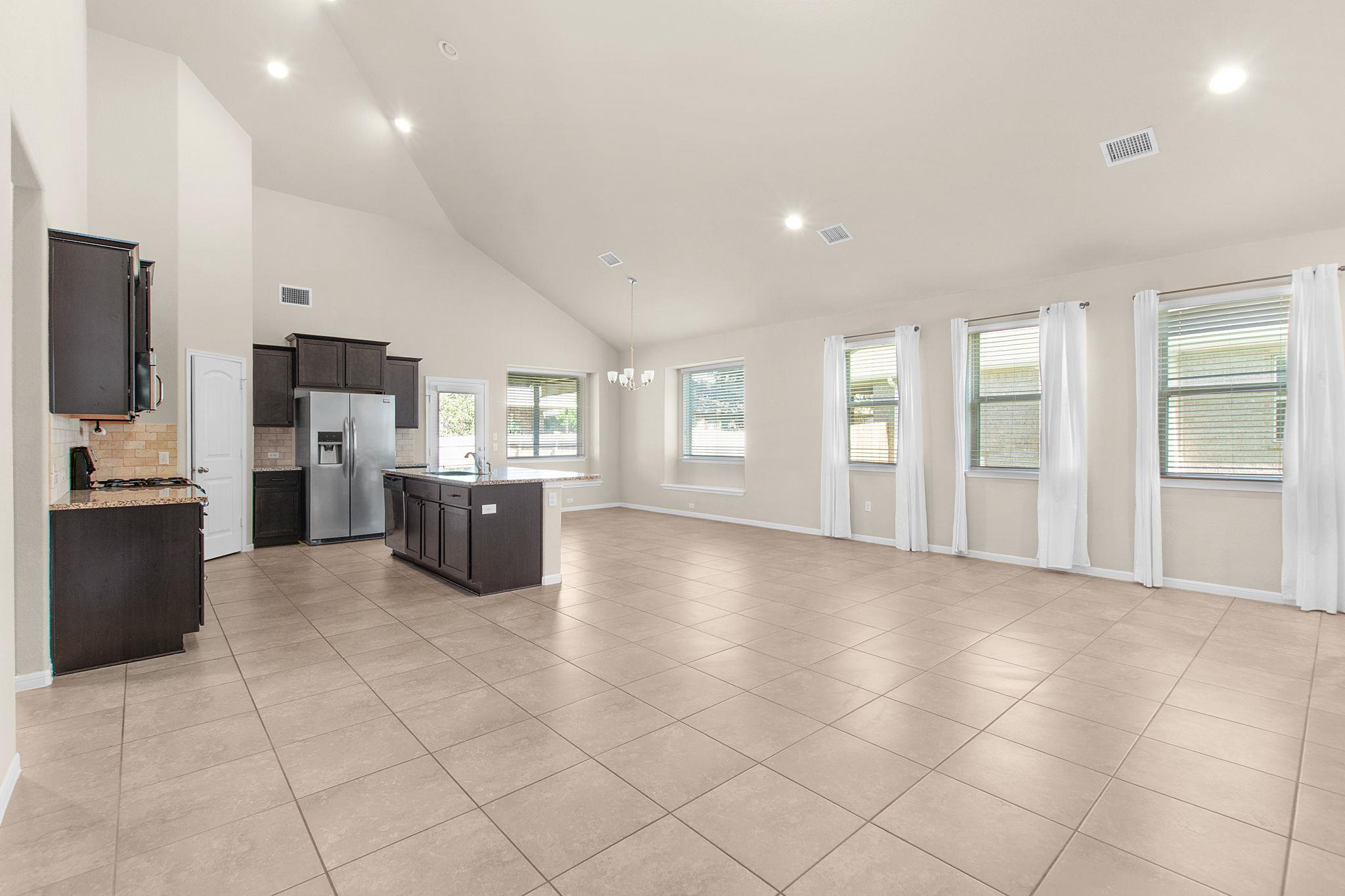 2437 Lyla LN — photo 4