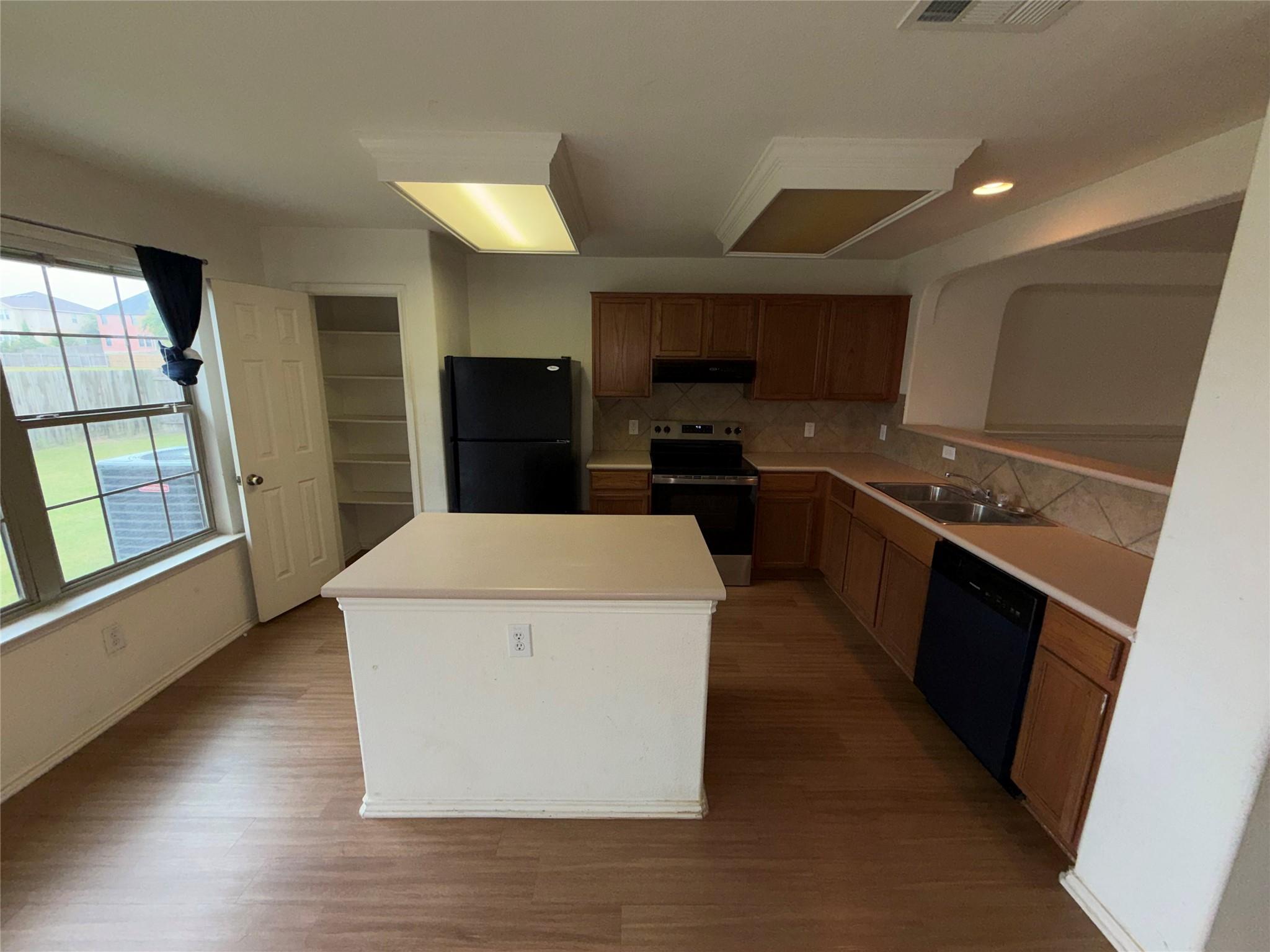 621 Dark Tree LN — photo 4