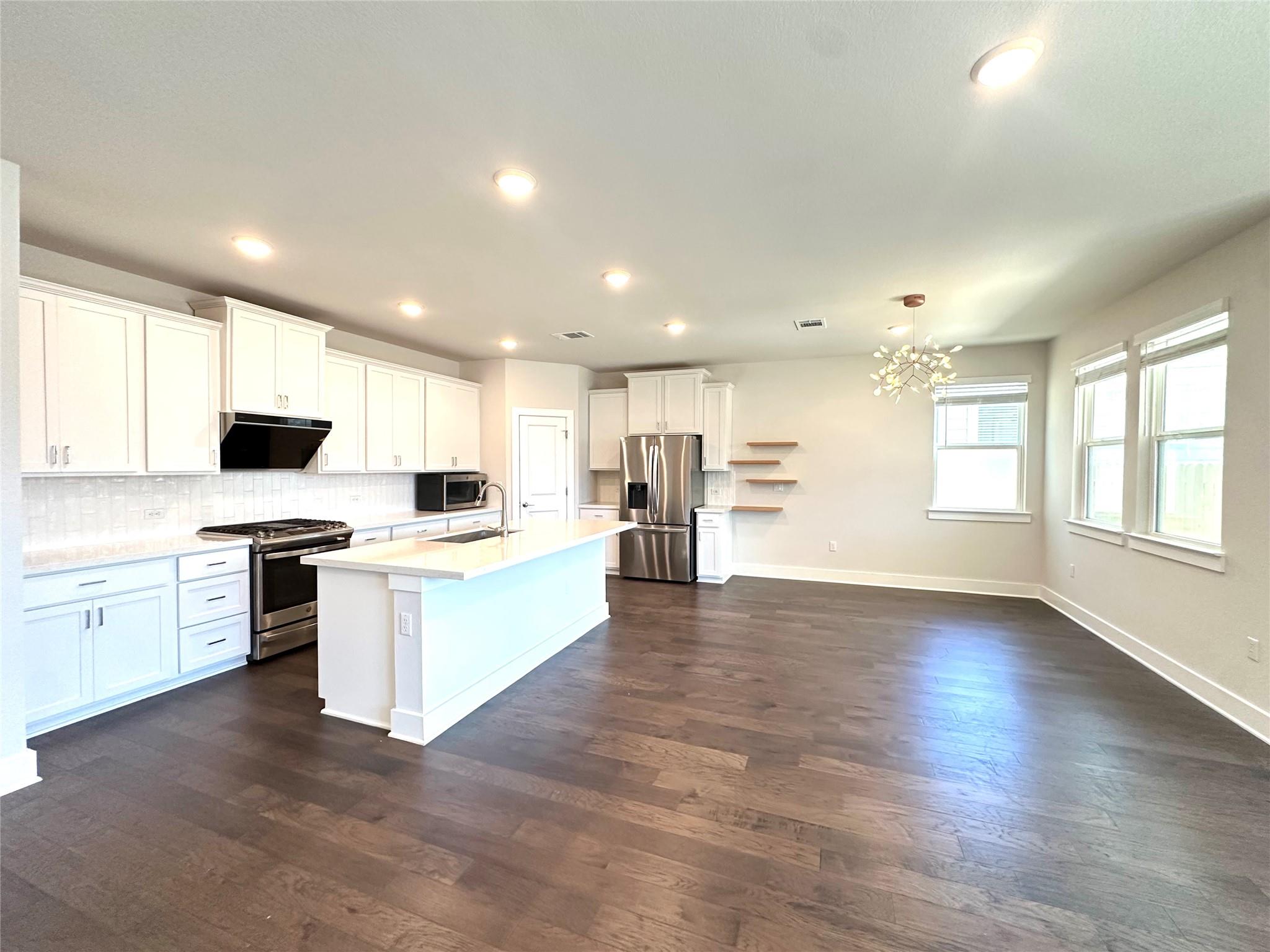 15701 Ellinger DR — photo 4
