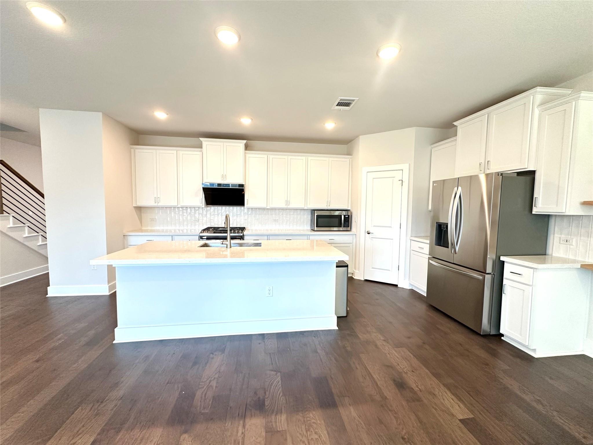 15701 Ellinger DR — photo 5