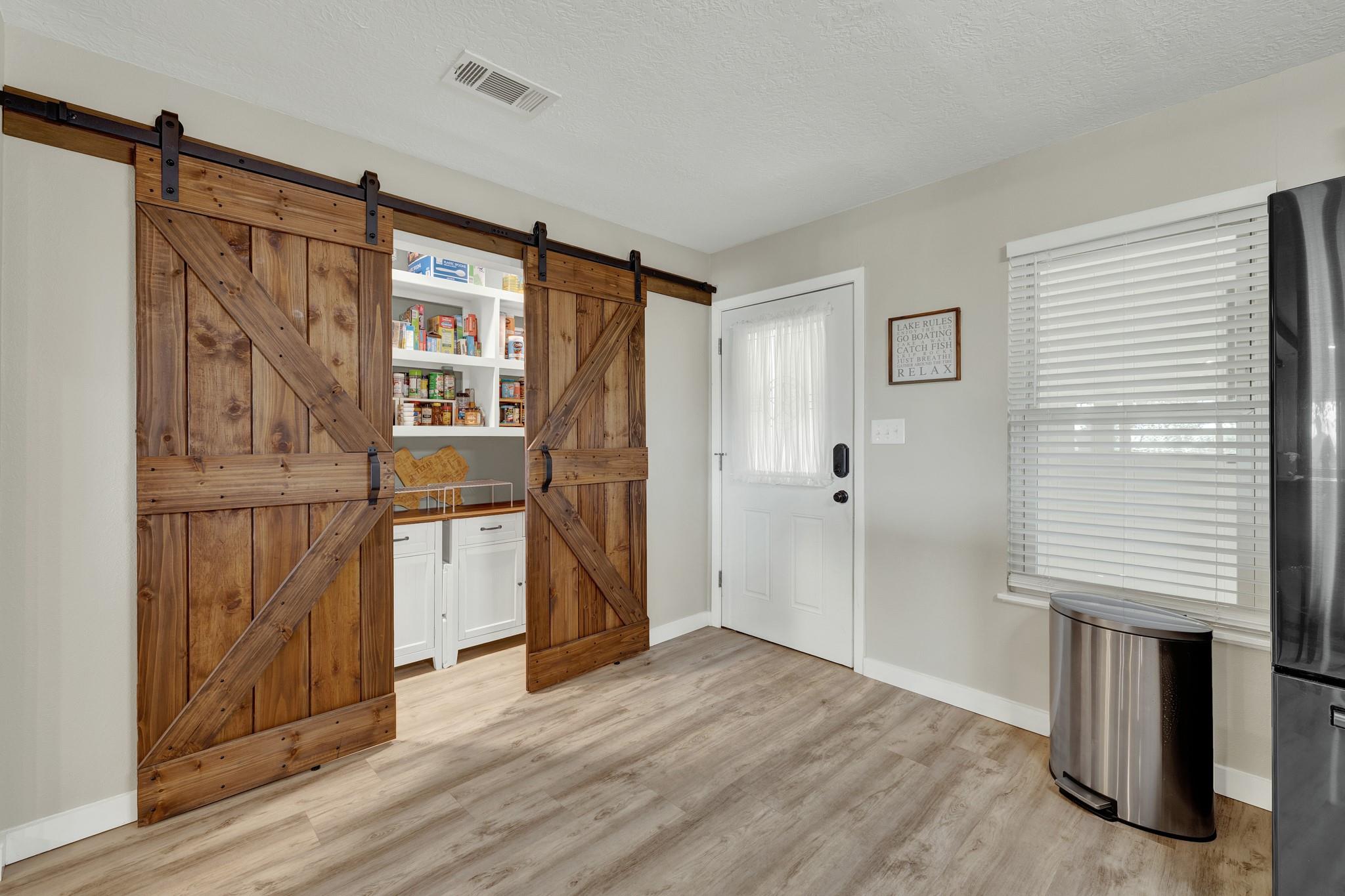 1422 Oakridge LN — photo 5
