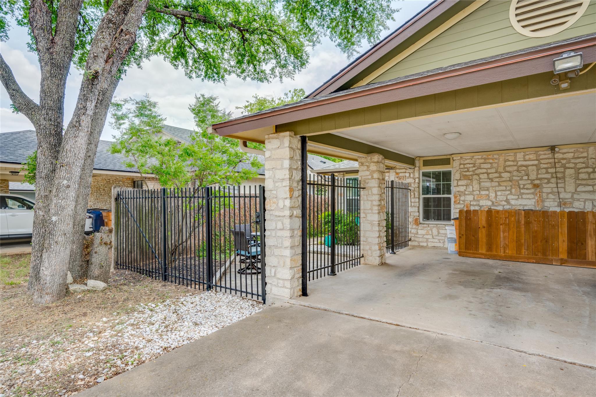 2412 Thornton RD #B — photo 3