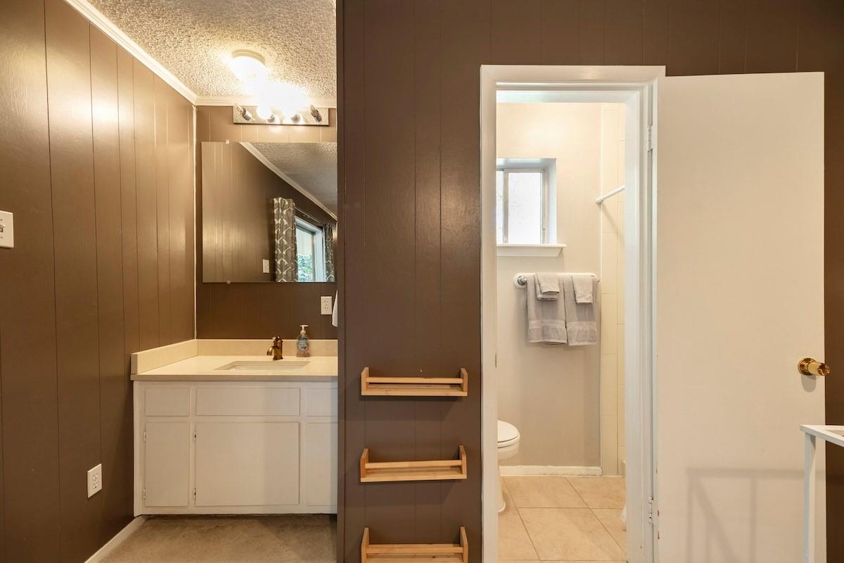 1711 Deerfield DR — photo 3