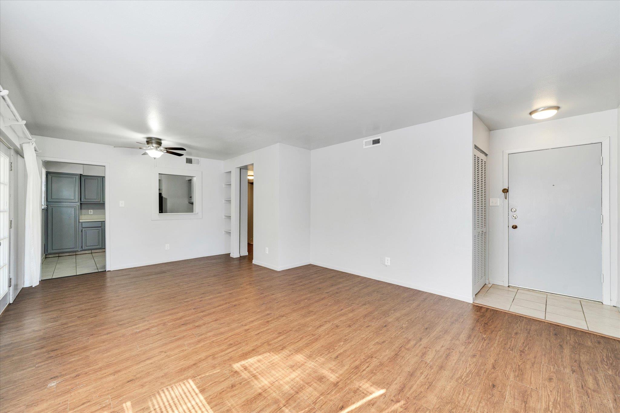 1130 Bois D'Arc St — photo 3