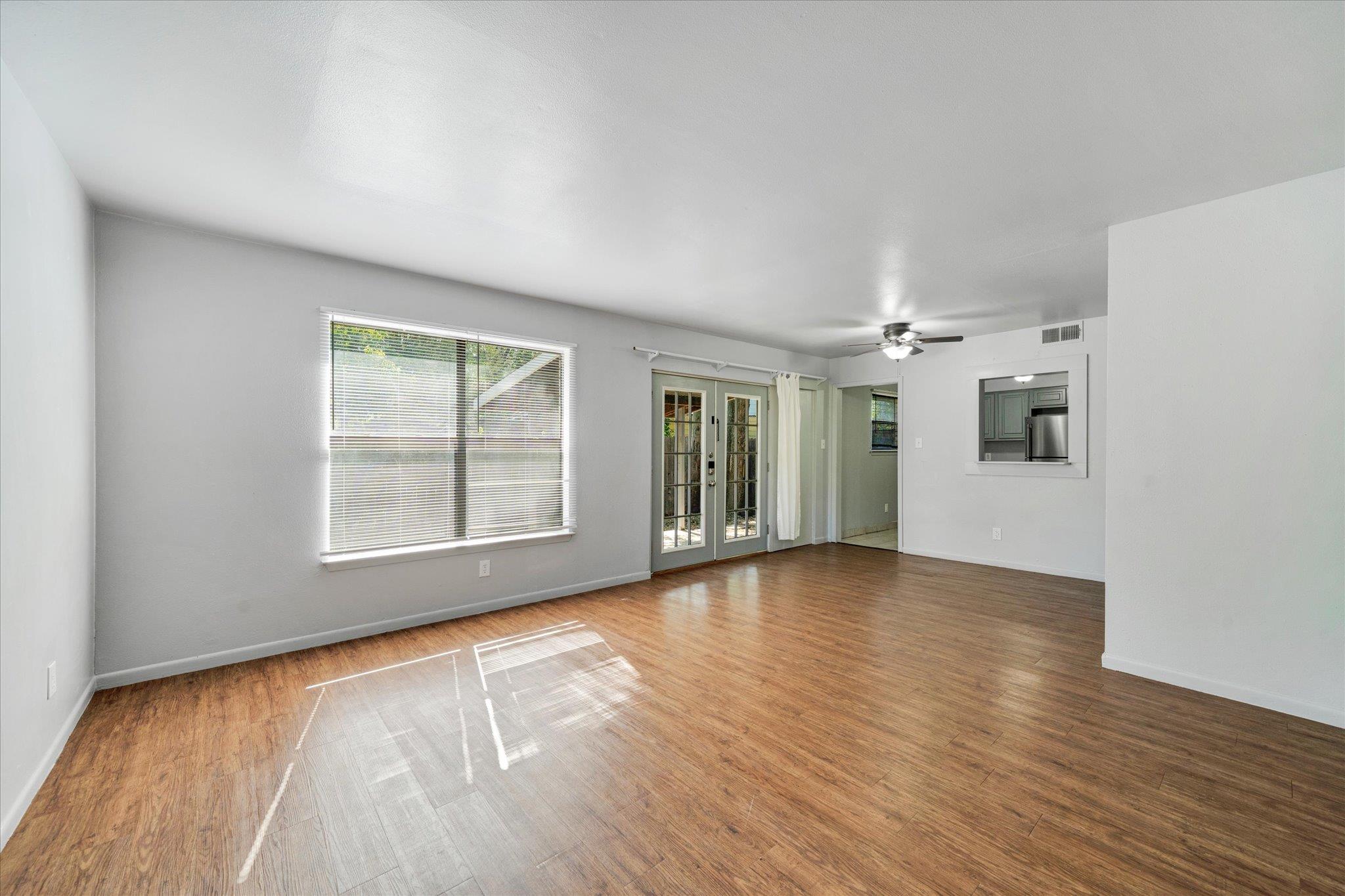1130 Bois D'Arc St — photo 5