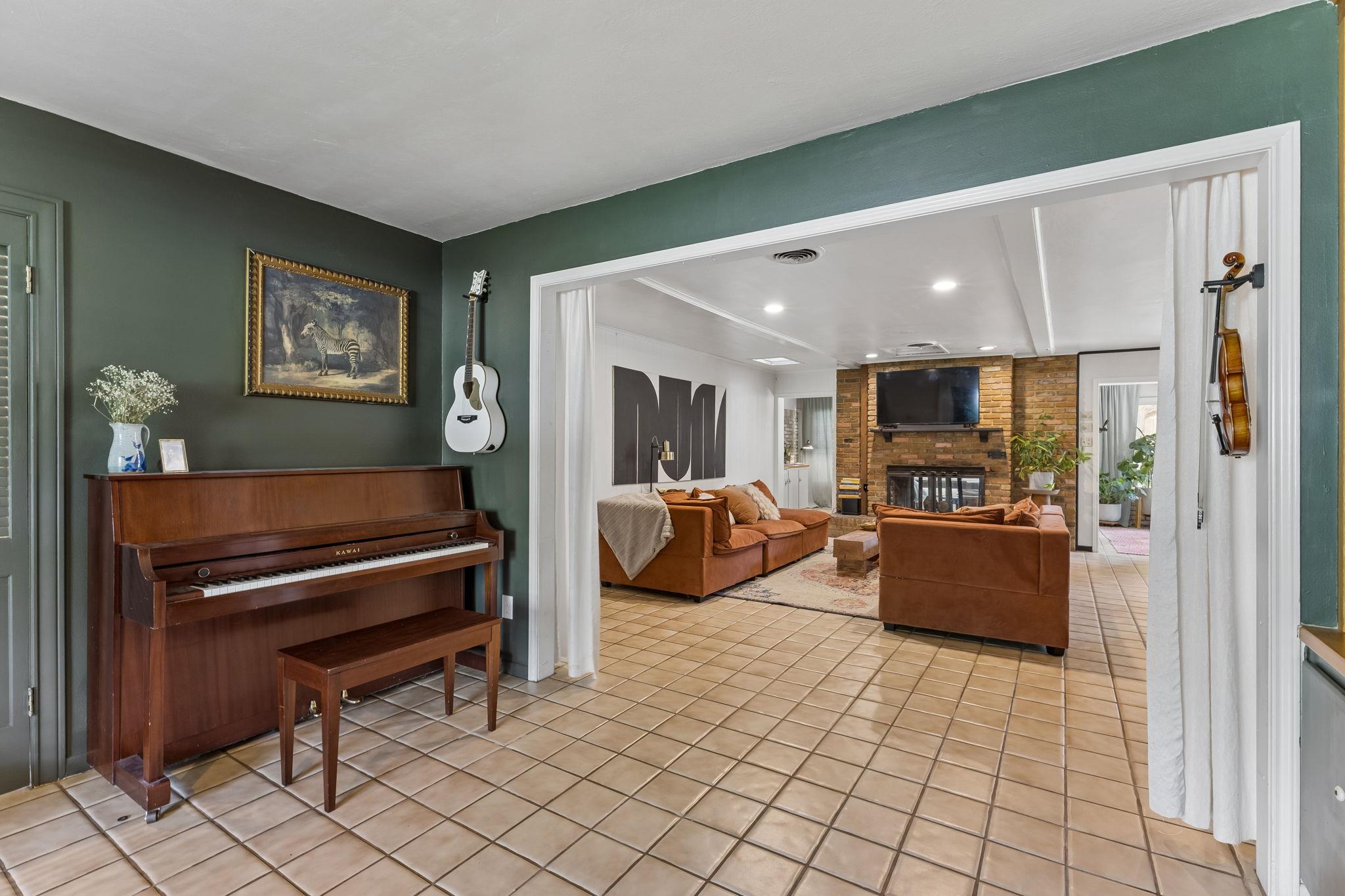 103 Mimosa CIR — photo 3