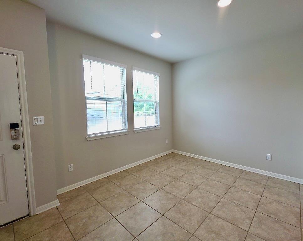 1721 Fountain Bridge DR — photo 4