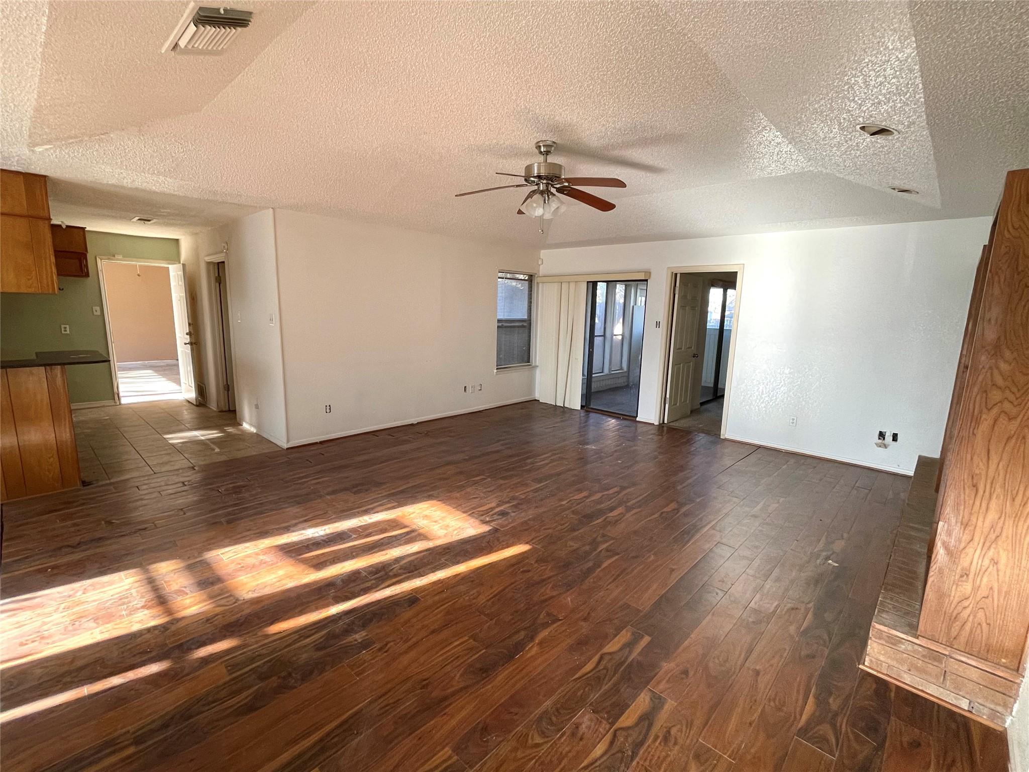 401 Highridge CV — photo 3