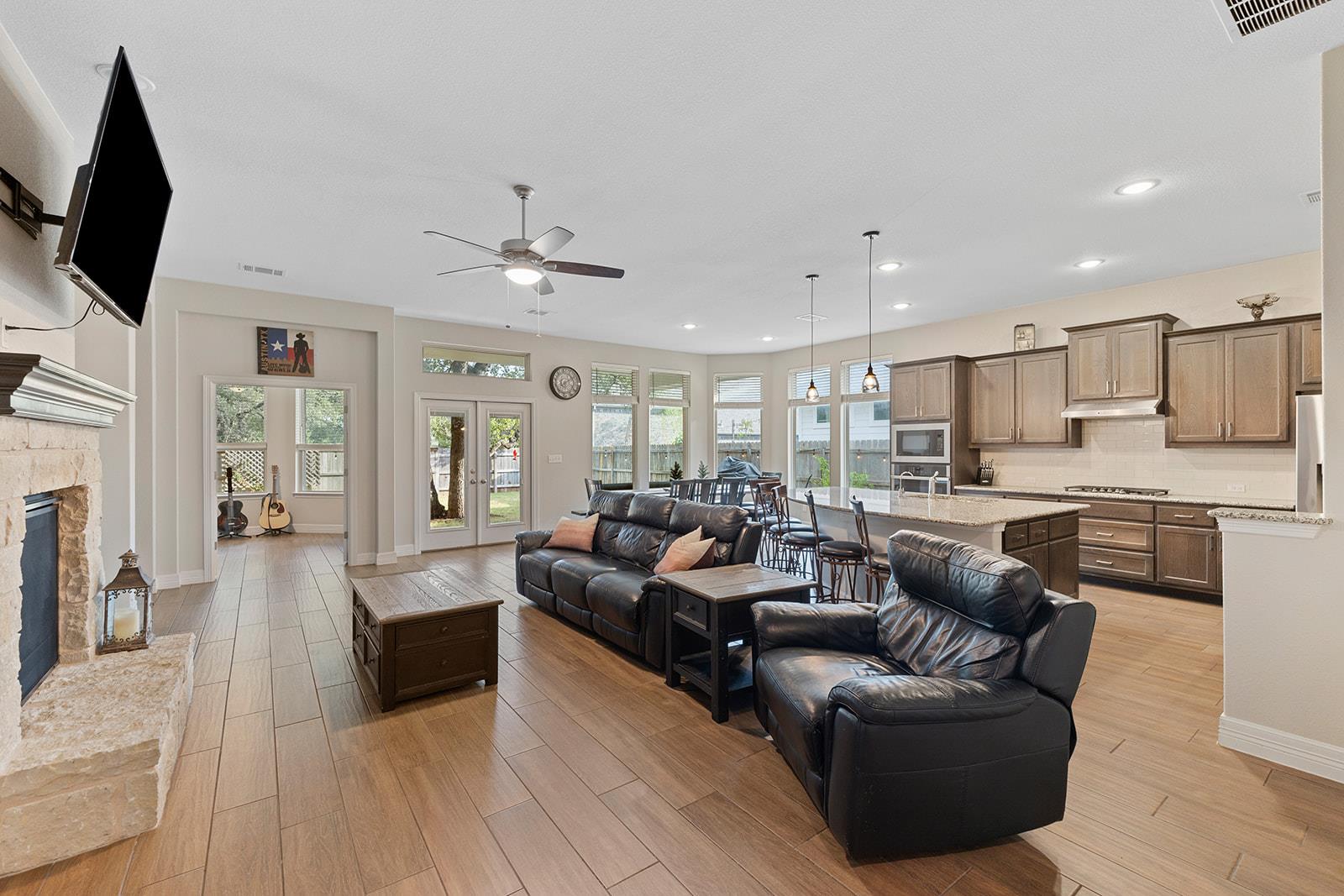 812 Heartleaf DR — photo 4