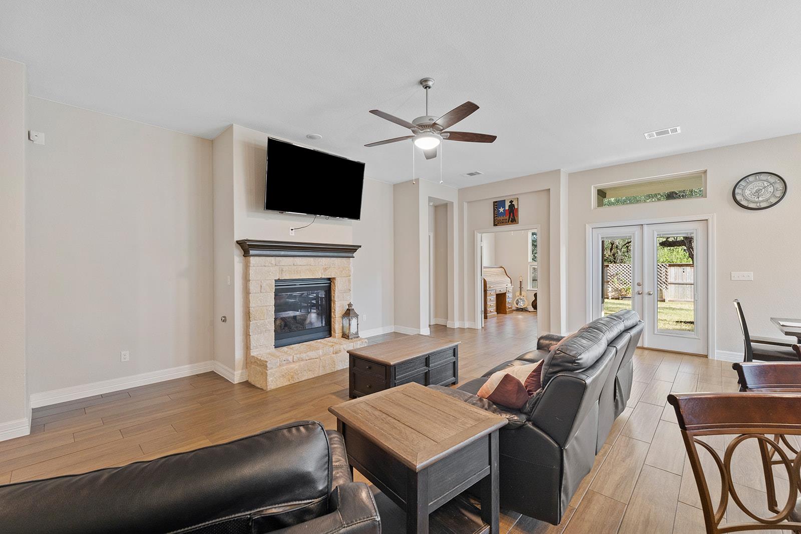 812 Heartleaf DR — photo 5