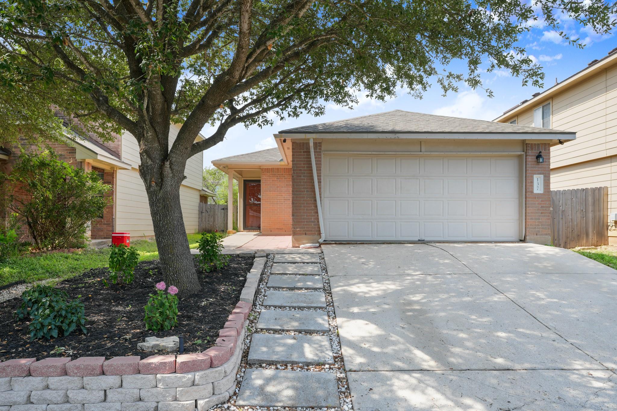 137 Hillhouse LN