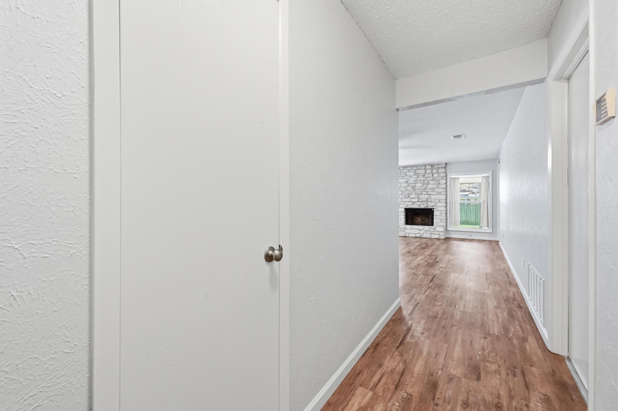 5509 Porsche LN — photo 4