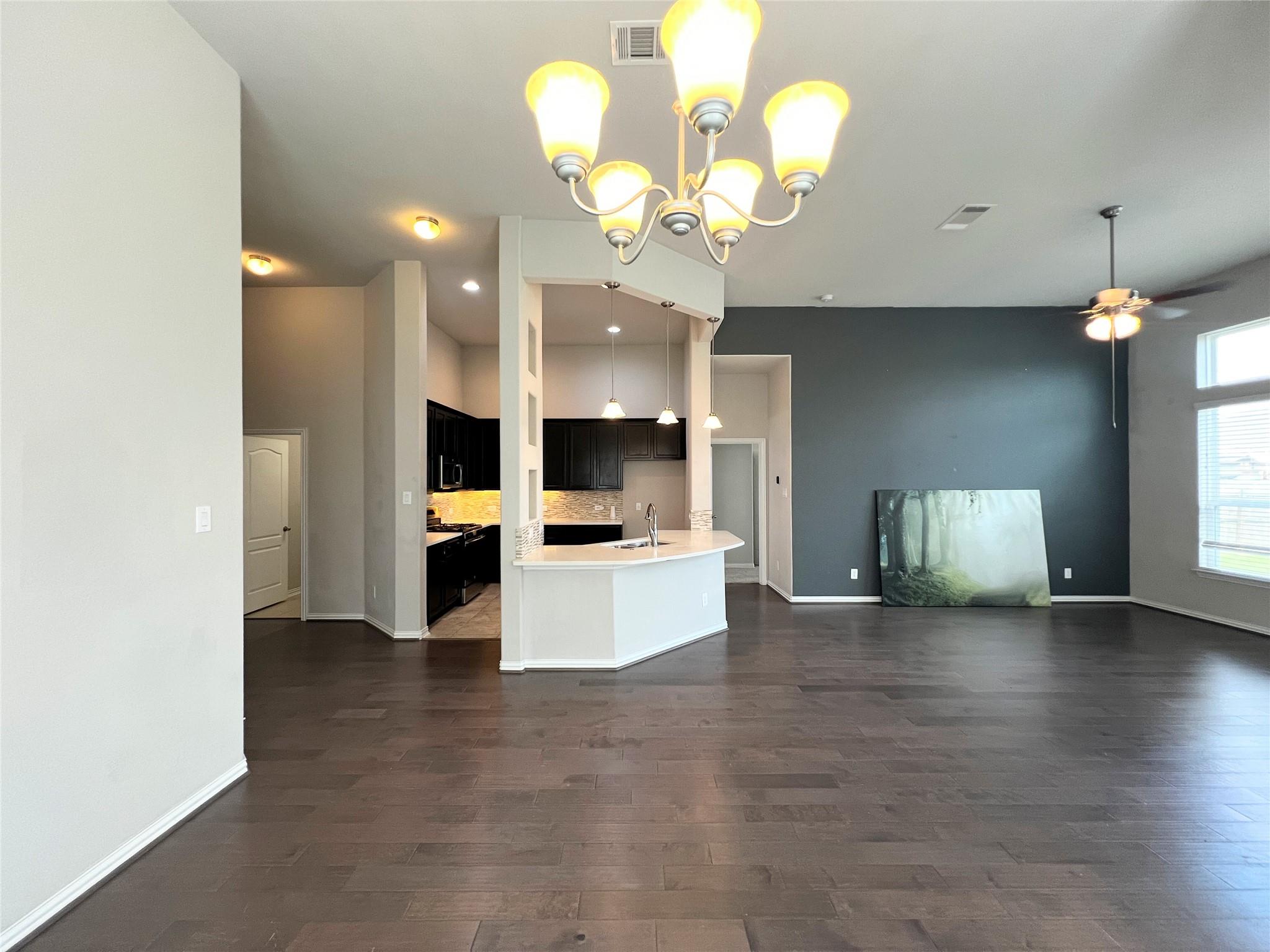 613 Palmilla ST — photo 3