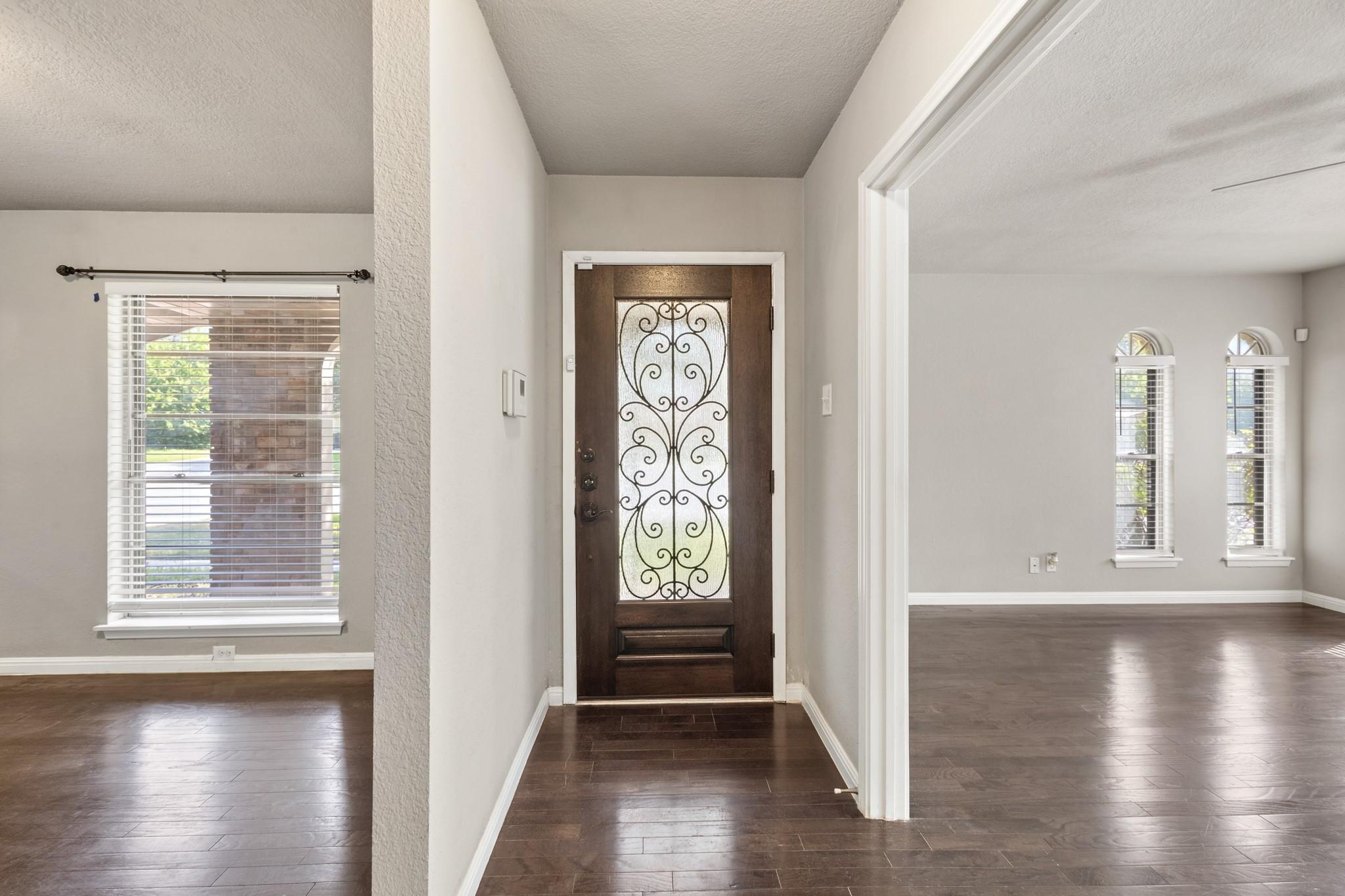 310 De Soto DR — photo 4