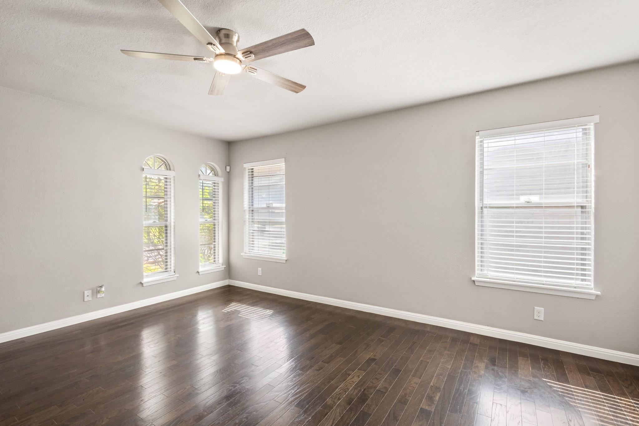 310 De Soto DR — photo 5