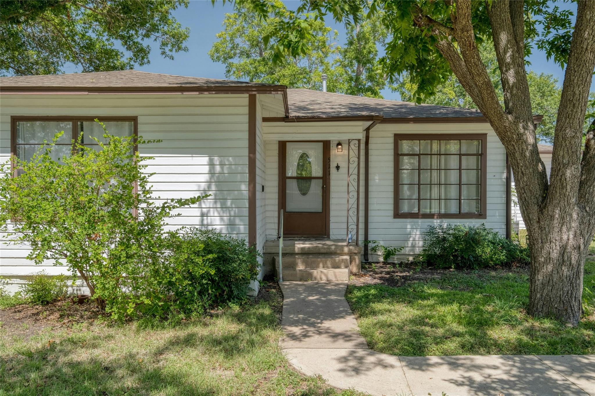 511 Sloan ST — photo 4