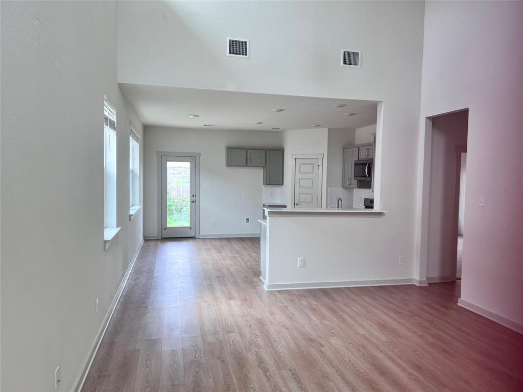 112 New Hampton WAY — photo 4