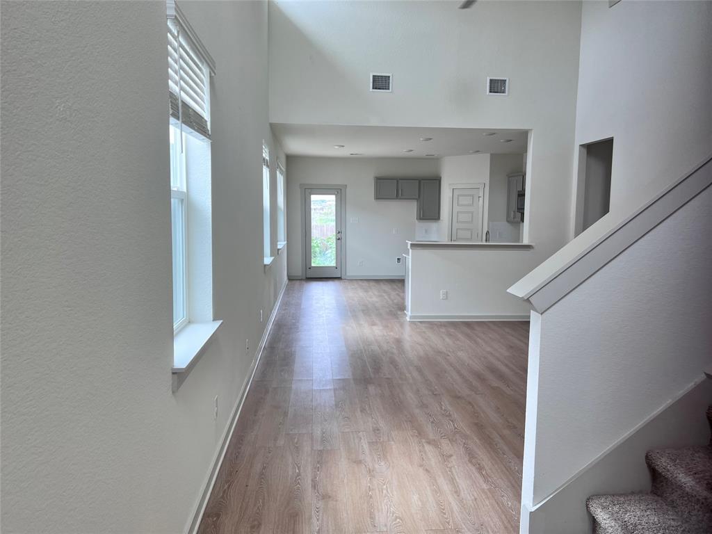 112 New Hampton WAY — photo 5