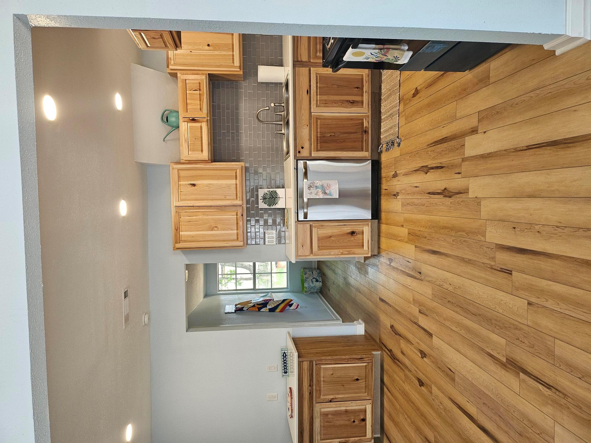 103 Rhomberg ST — photo 5