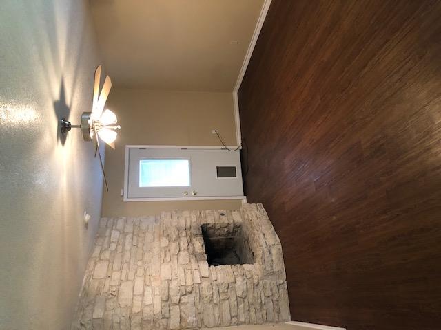 104 Leona ST — photo 3