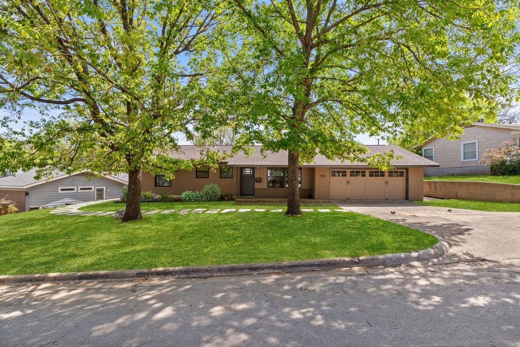 2503 Rockingham DR — photo 3