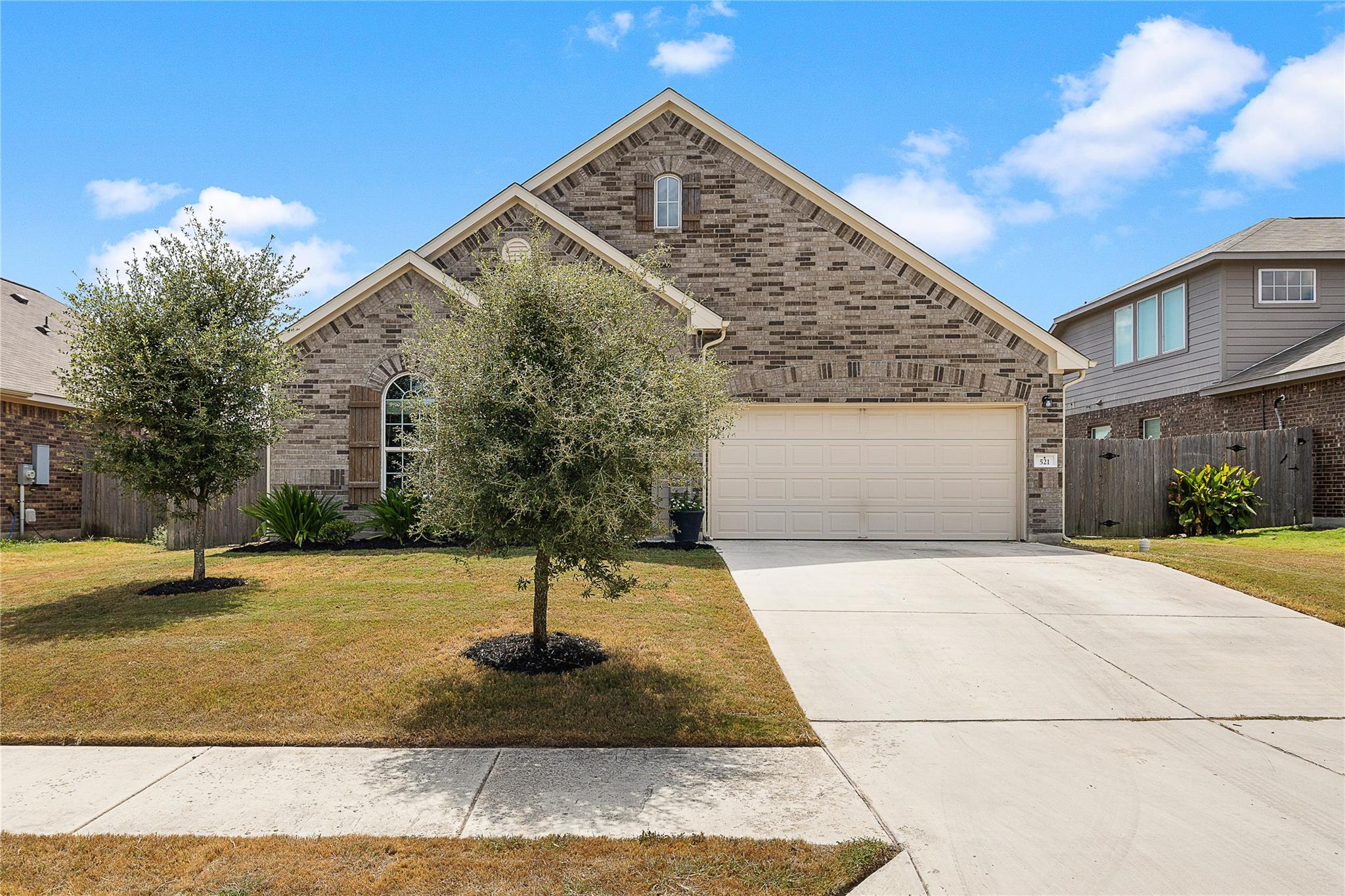 521 Hendelson LN