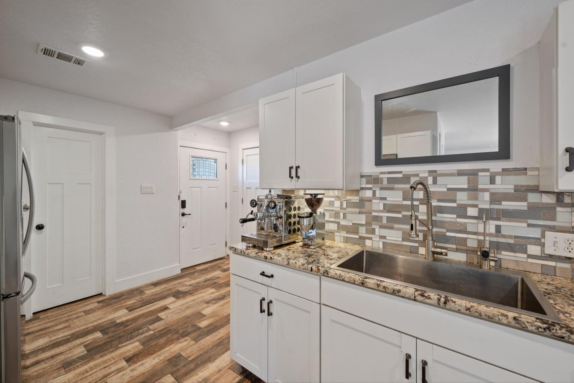 712 Ruby Isle DR — photo 4