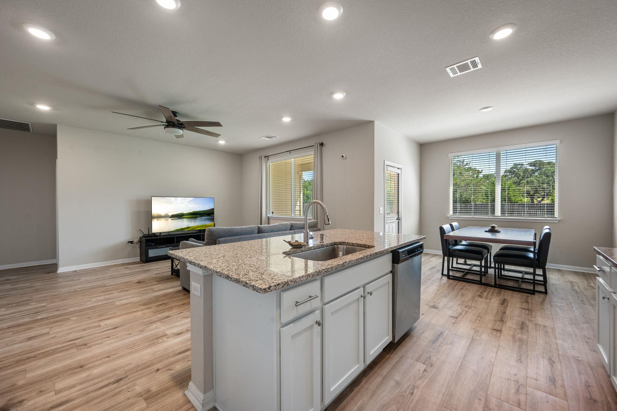 319 Arrowhead Vine ST — photo 3