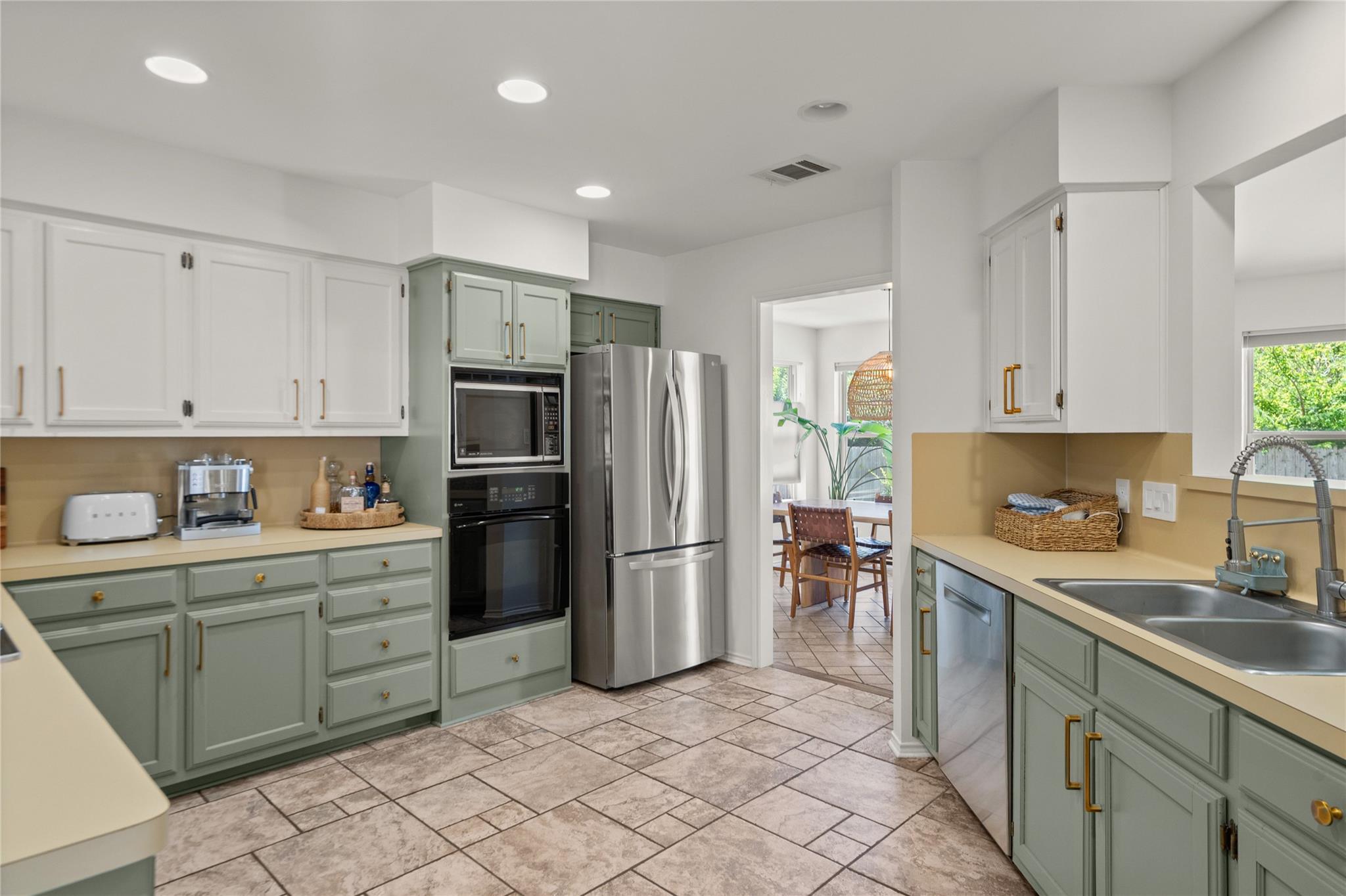 3127 Festus DR — photo 4