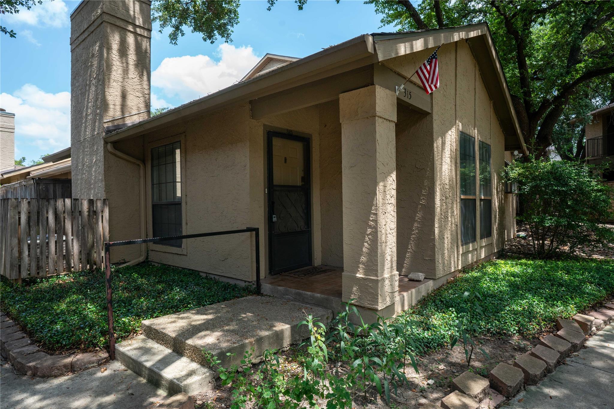 1202 Thorpe LN