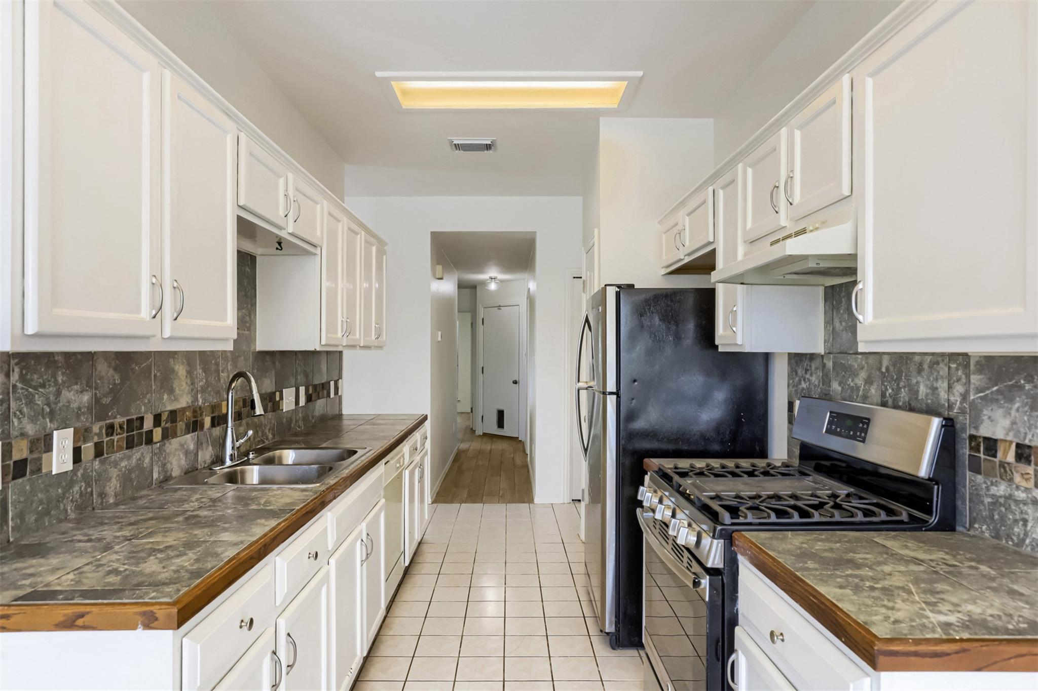 14601 Montoro DR — photo 4