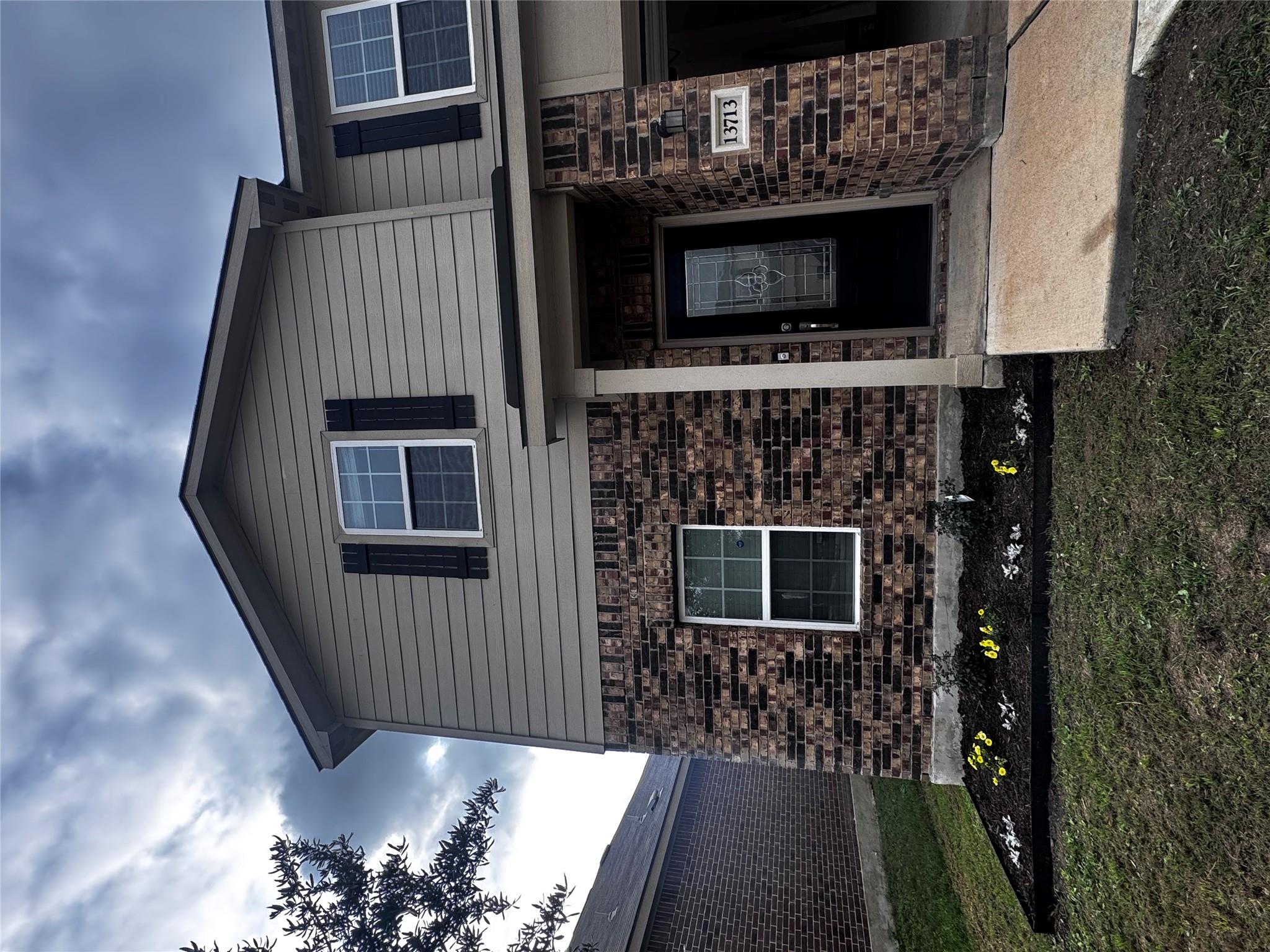 13713 Henry A Wallace LN — photo 3