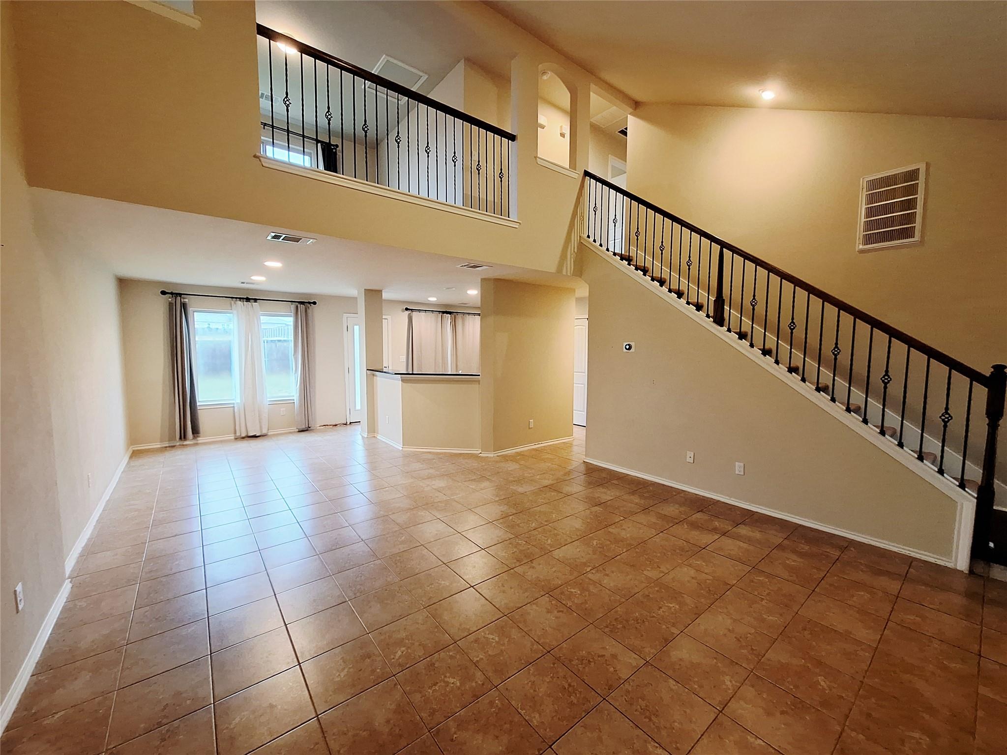 220 Westminster DR — photo 3