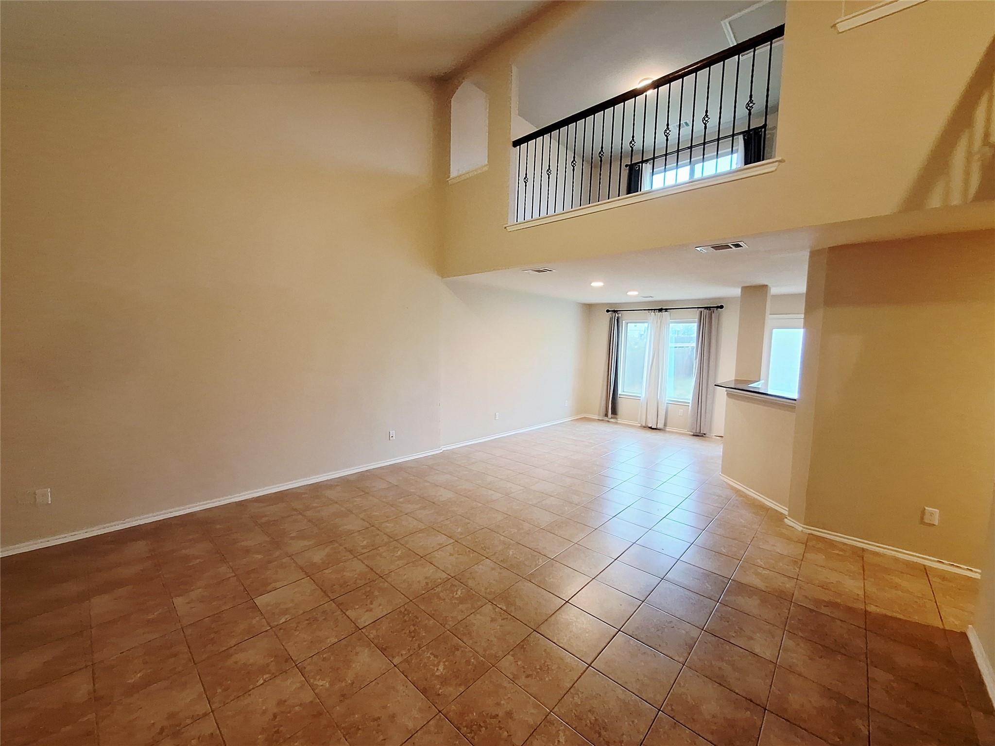 220 Westminster DR — photo 4