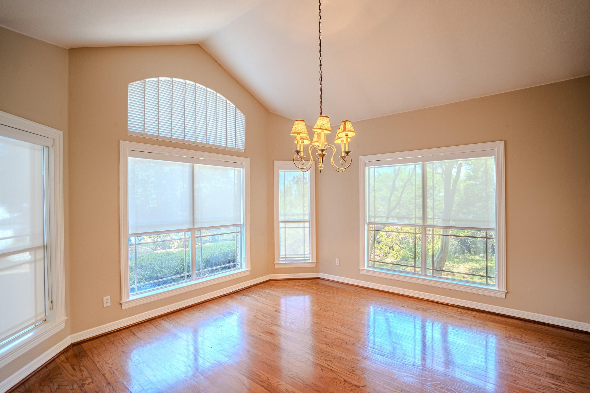 218 Hazeltine DR — photo 4