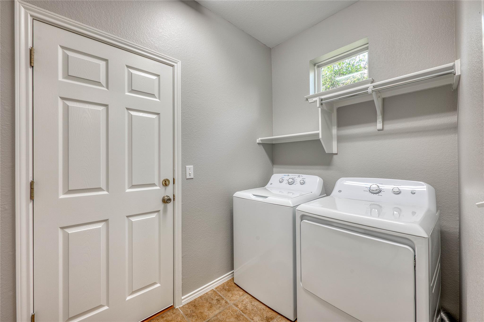 125 Dickens CIR — photo 4