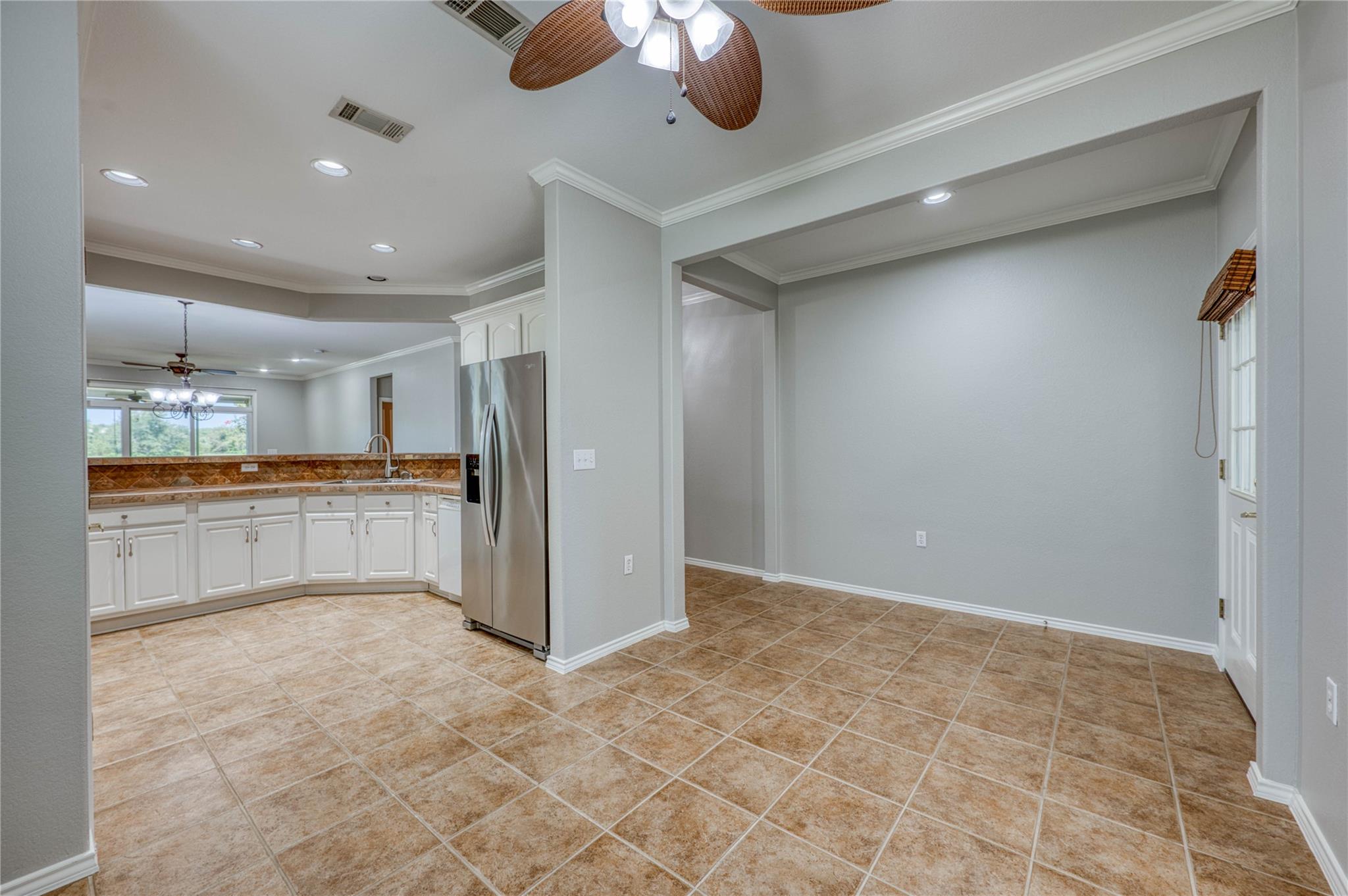 125 Dickens CIR — photo 5